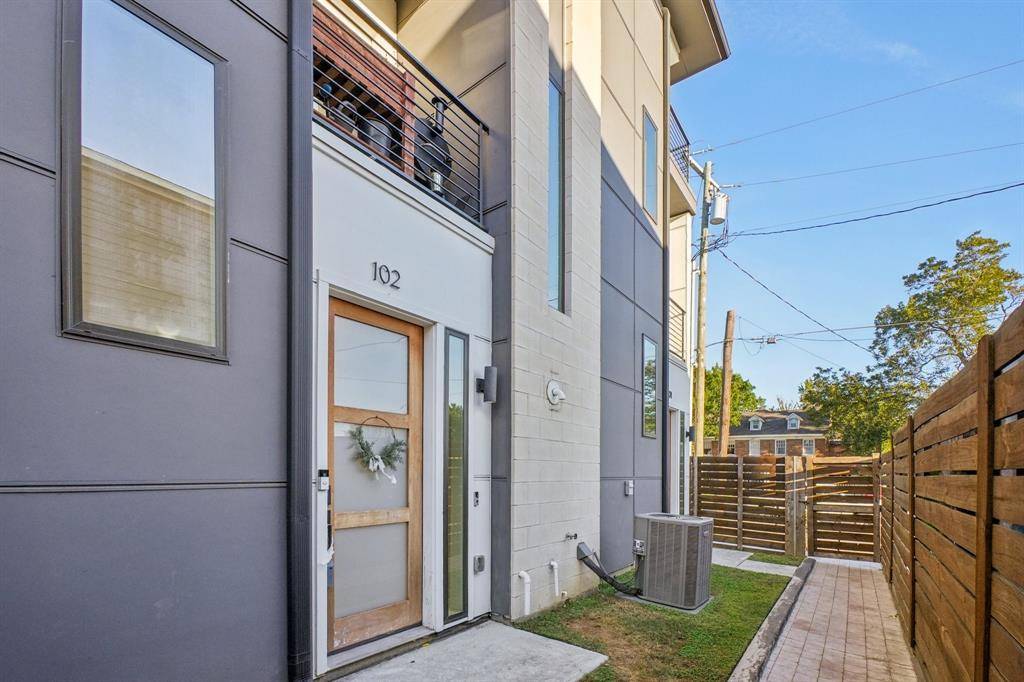 Dallas, TX 75214,145 N Henderson Avenue #102