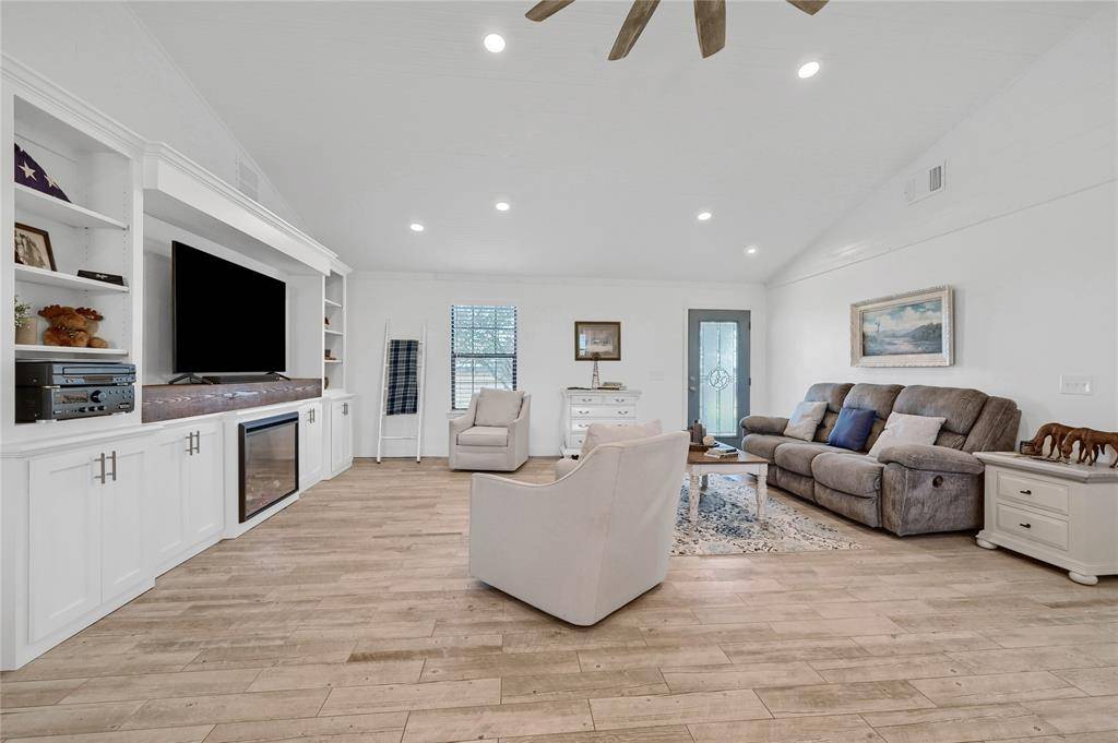 Tioga, TX 76271,132 Windmill Drive