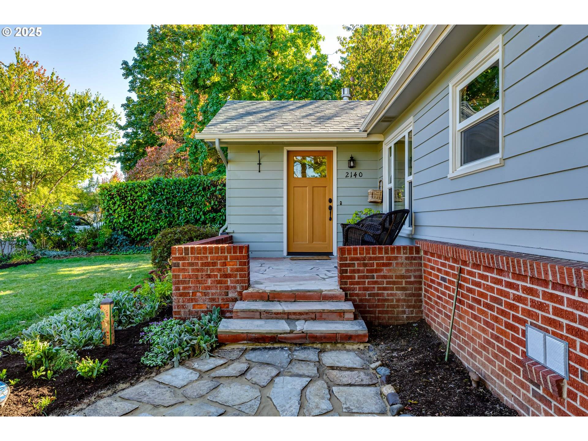 Eugene, OR 97405,2140 MONROE ST