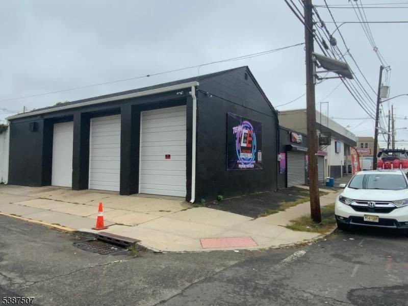 Elizabeth City, NJ 07201,1169-1181 East Broad St