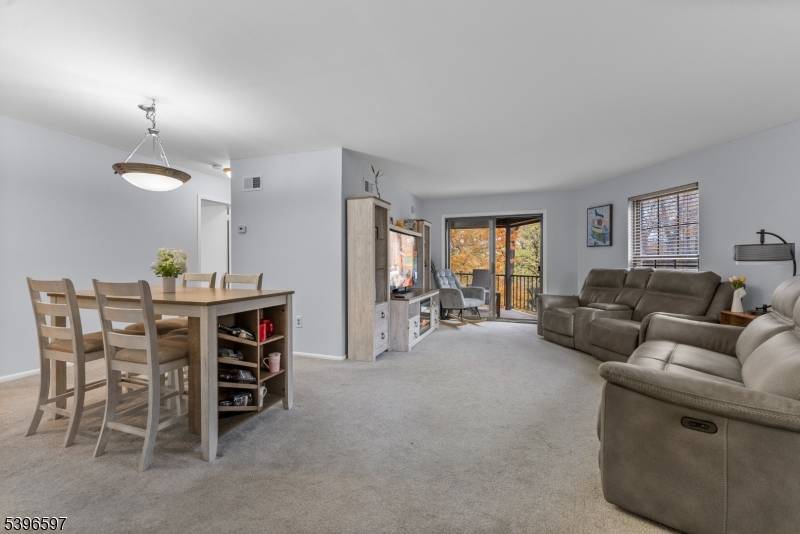 Little Falls Twp., NJ 07424,181 Long Hill #11-6