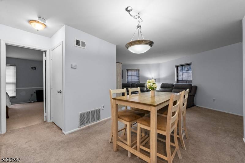 Little Falls Twp., NJ 07424,181 Long Hill #11-6