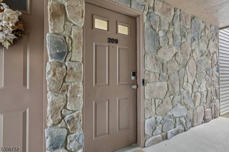 Roxbury Twp., NJ 07876,209 Woods Edge Dr