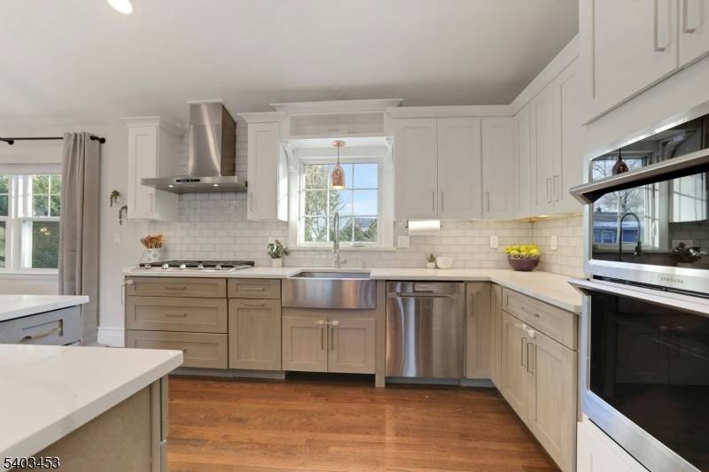 Fair Lawn Boro, NJ 07410,30-06 Morlot Ave