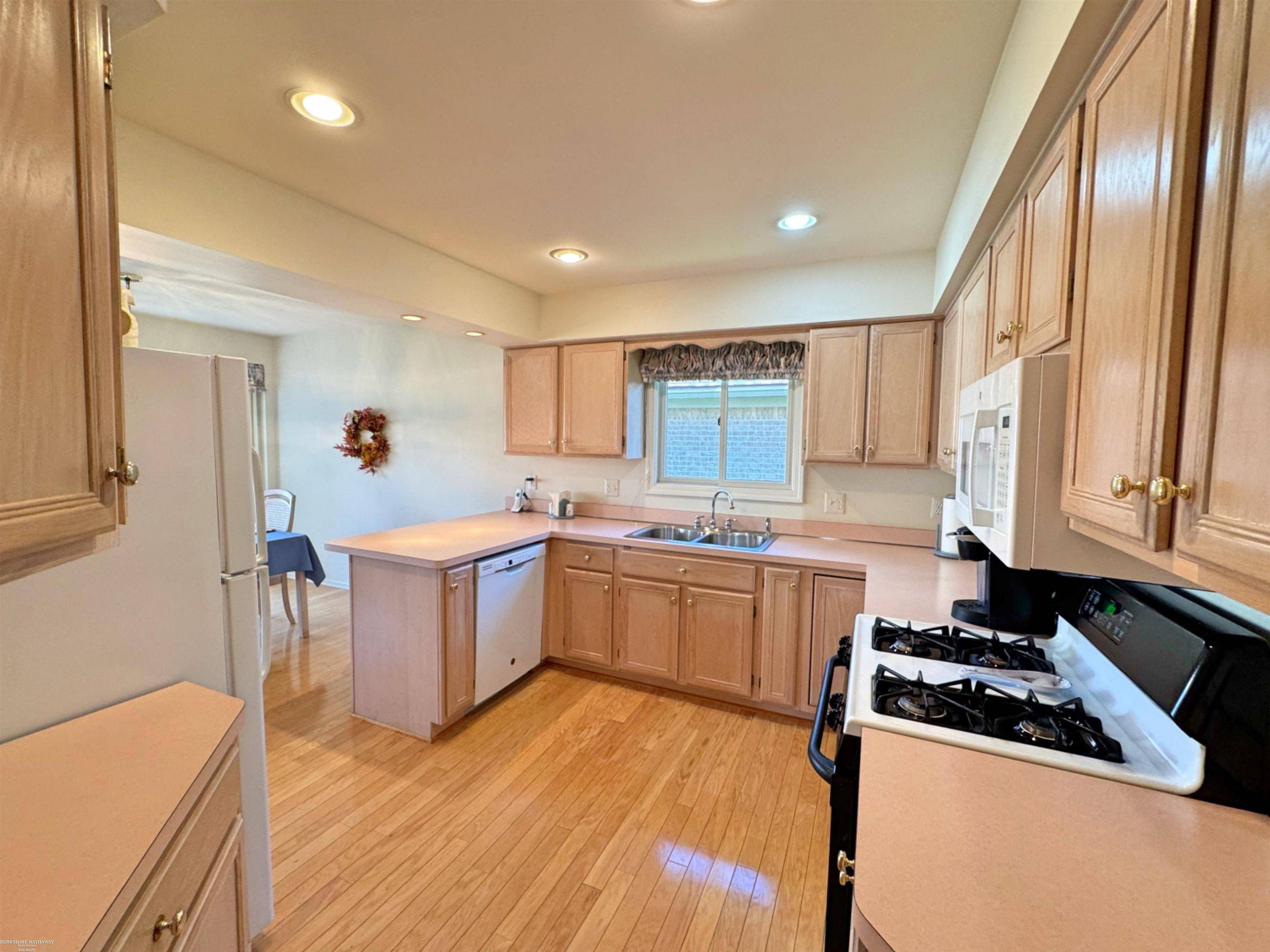 Clinton Township, MI 48035,15851 Horseshoe Path CT