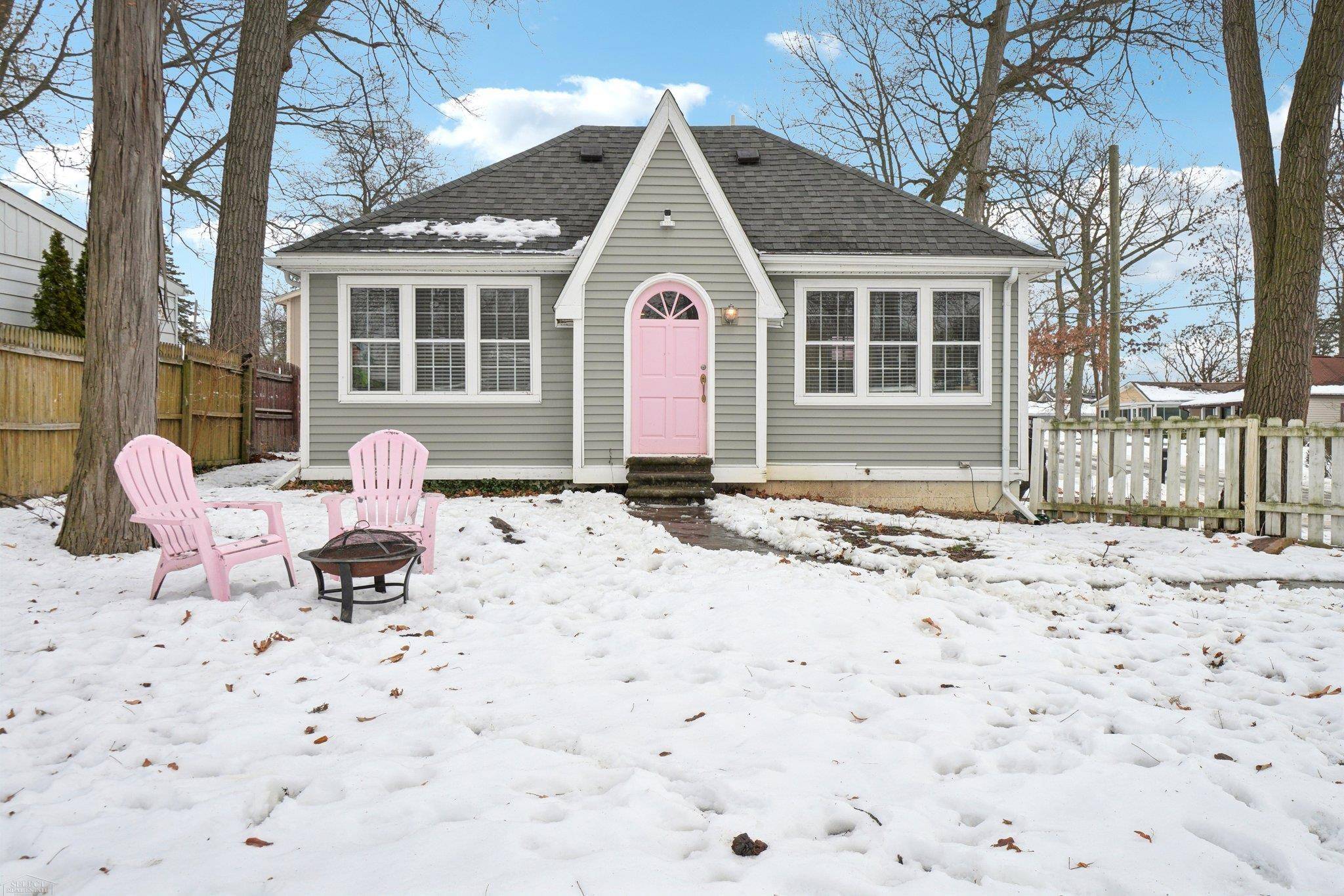 Waterford, MI 48328,3930 Mapleleaf RD