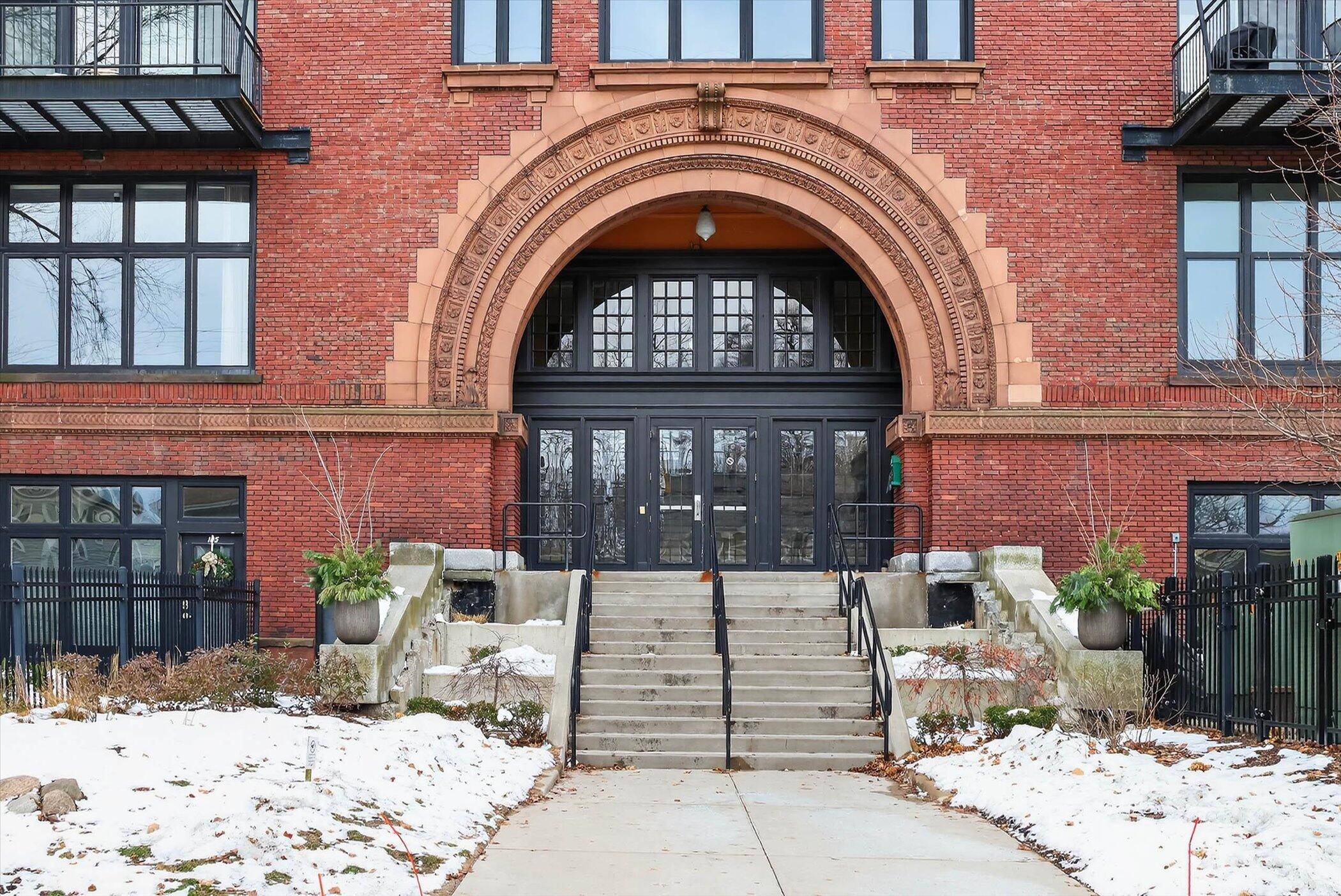 Grand Rapids, MI 49504,600 Broadway AVE NW #203