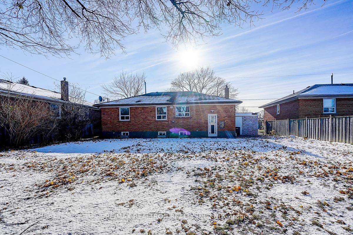 Toronto C06, ON M3H 4K3,156 Combe AVE