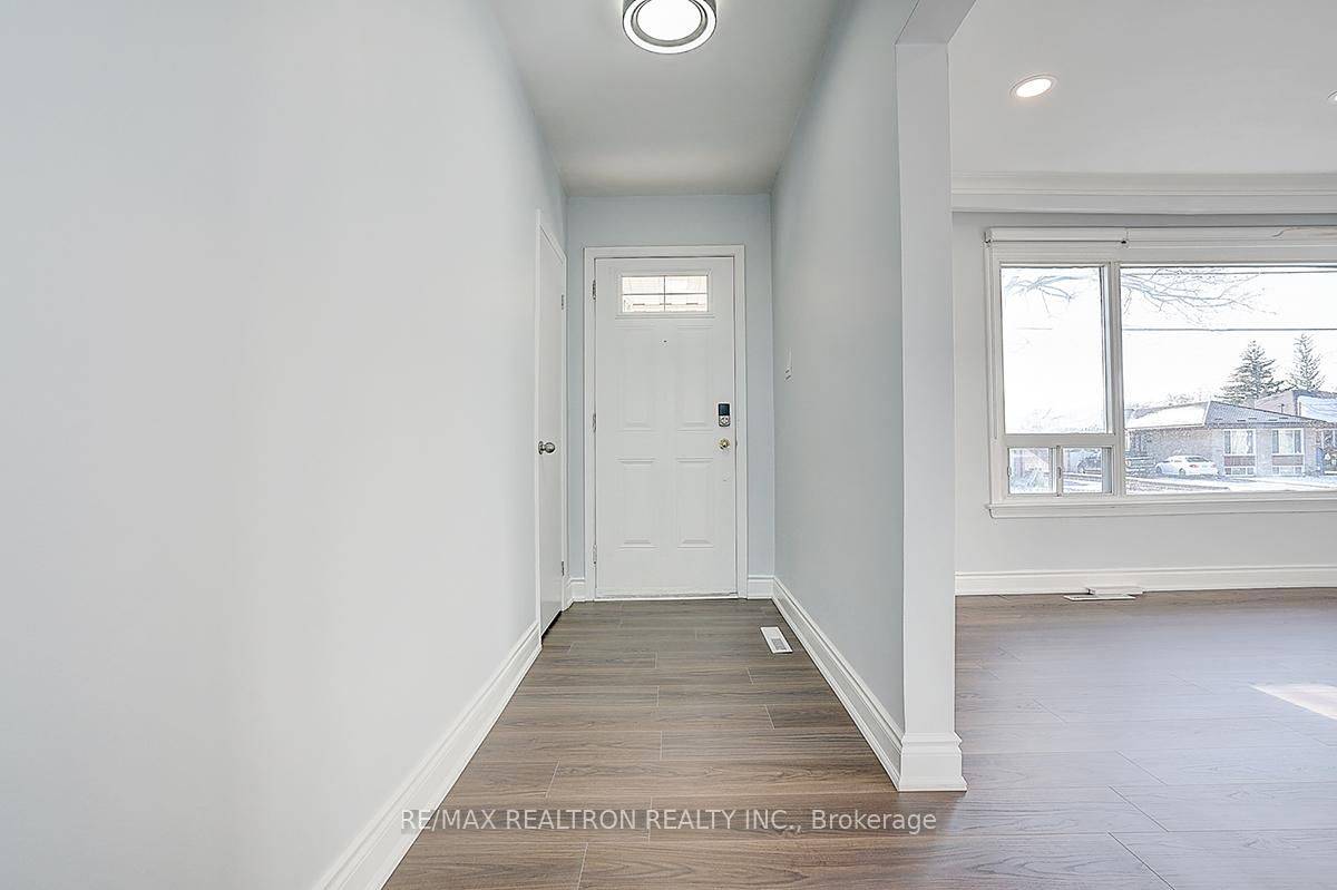 Toronto C06, ON M3H 4K3,156 Combe AVE