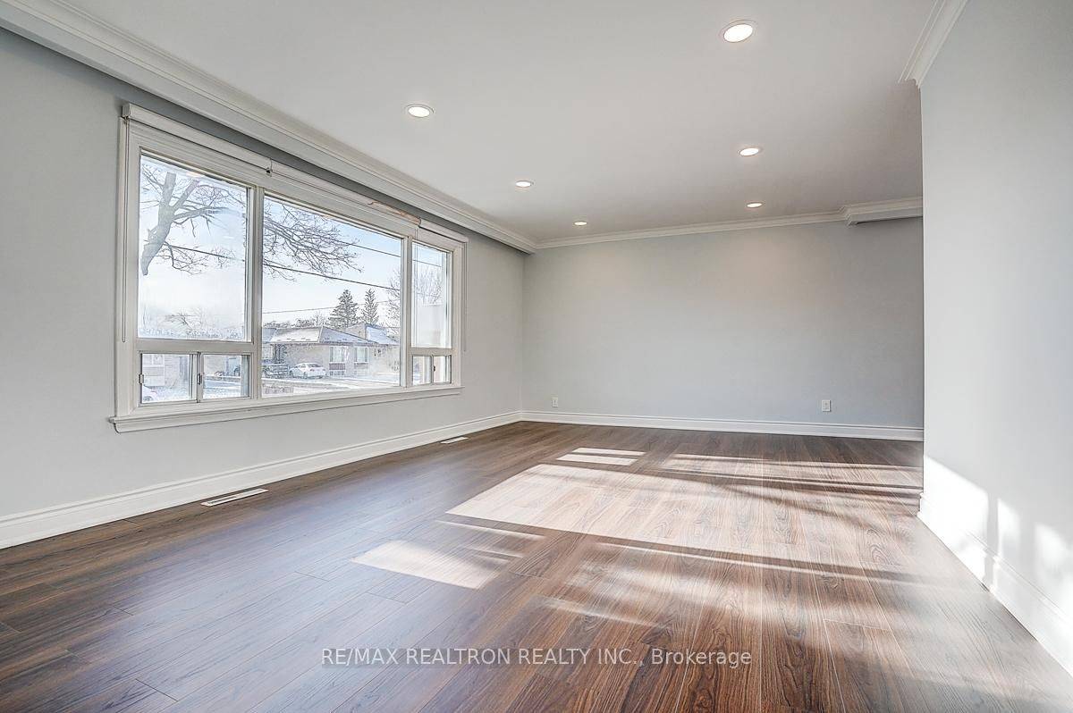 Toronto C06, ON M3H 4K3,156 Combe AVE