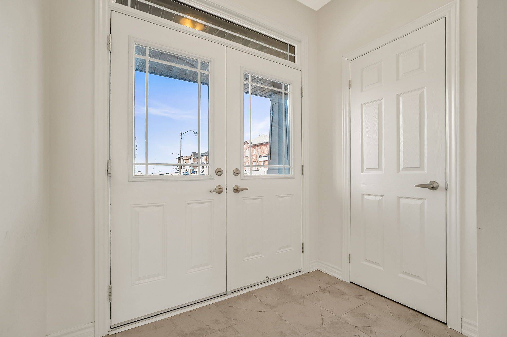 Oshawa, ON L1L 0T9,2091 Hallandale ST