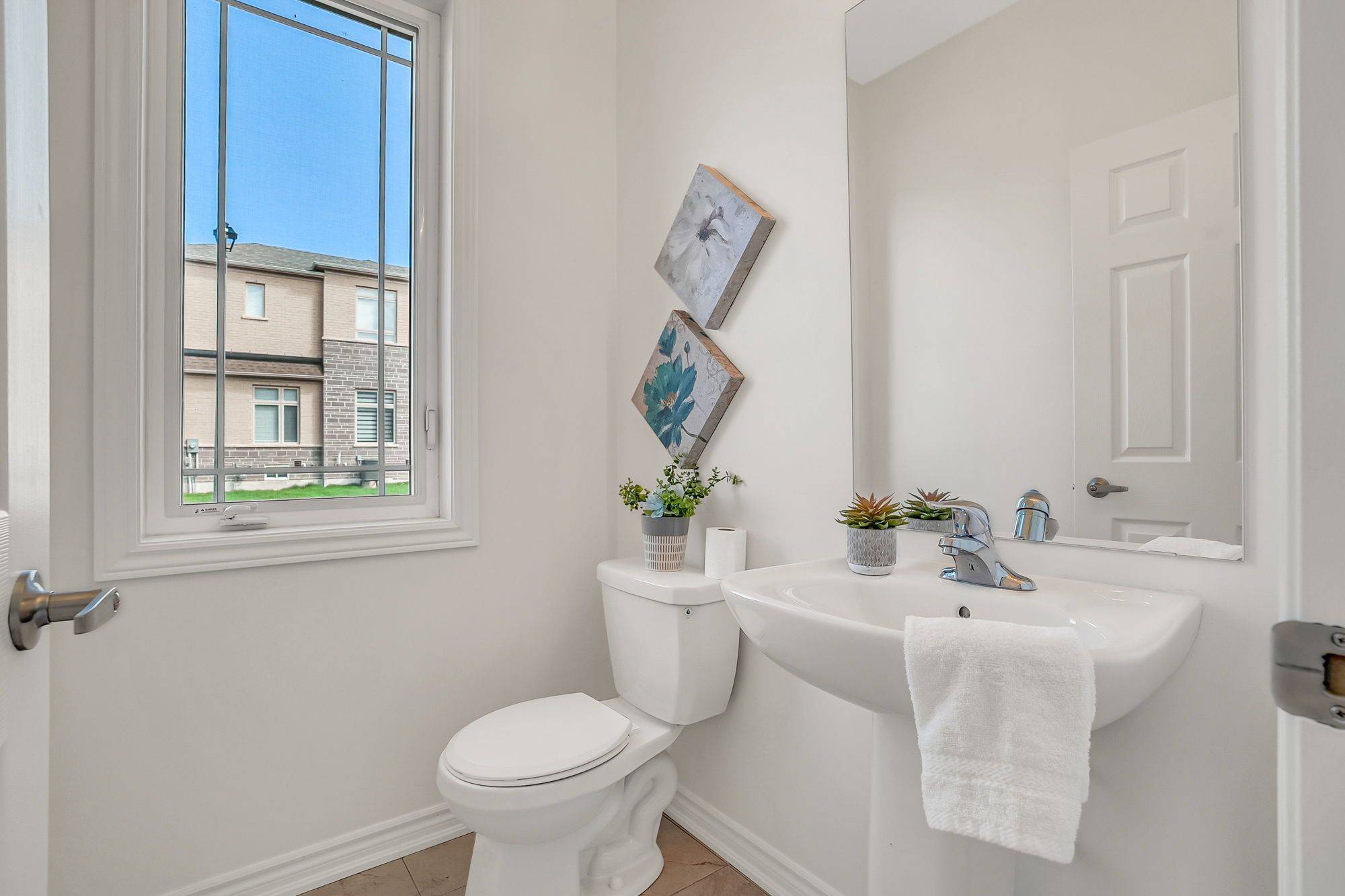 Oshawa, ON L1L 0T9,2091 Hallandale ST