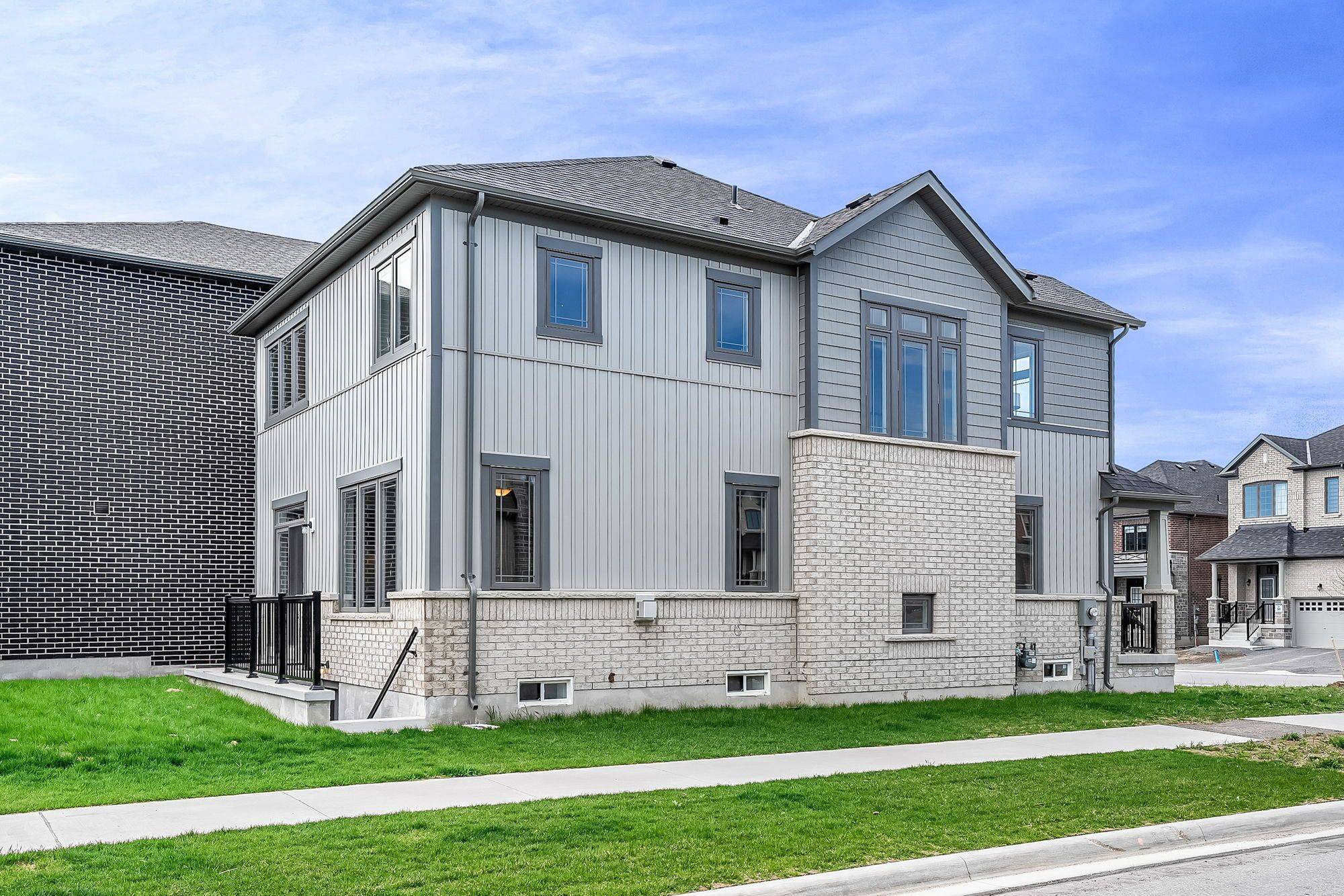 Oshawa, ON L1L 0T9,2091 Hallandale ST