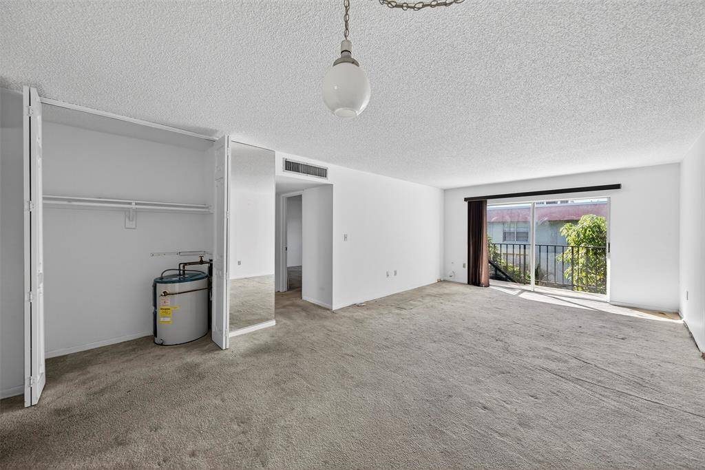 Oakland Park, FL 33311,801 W Oakland Park Blvd #C16