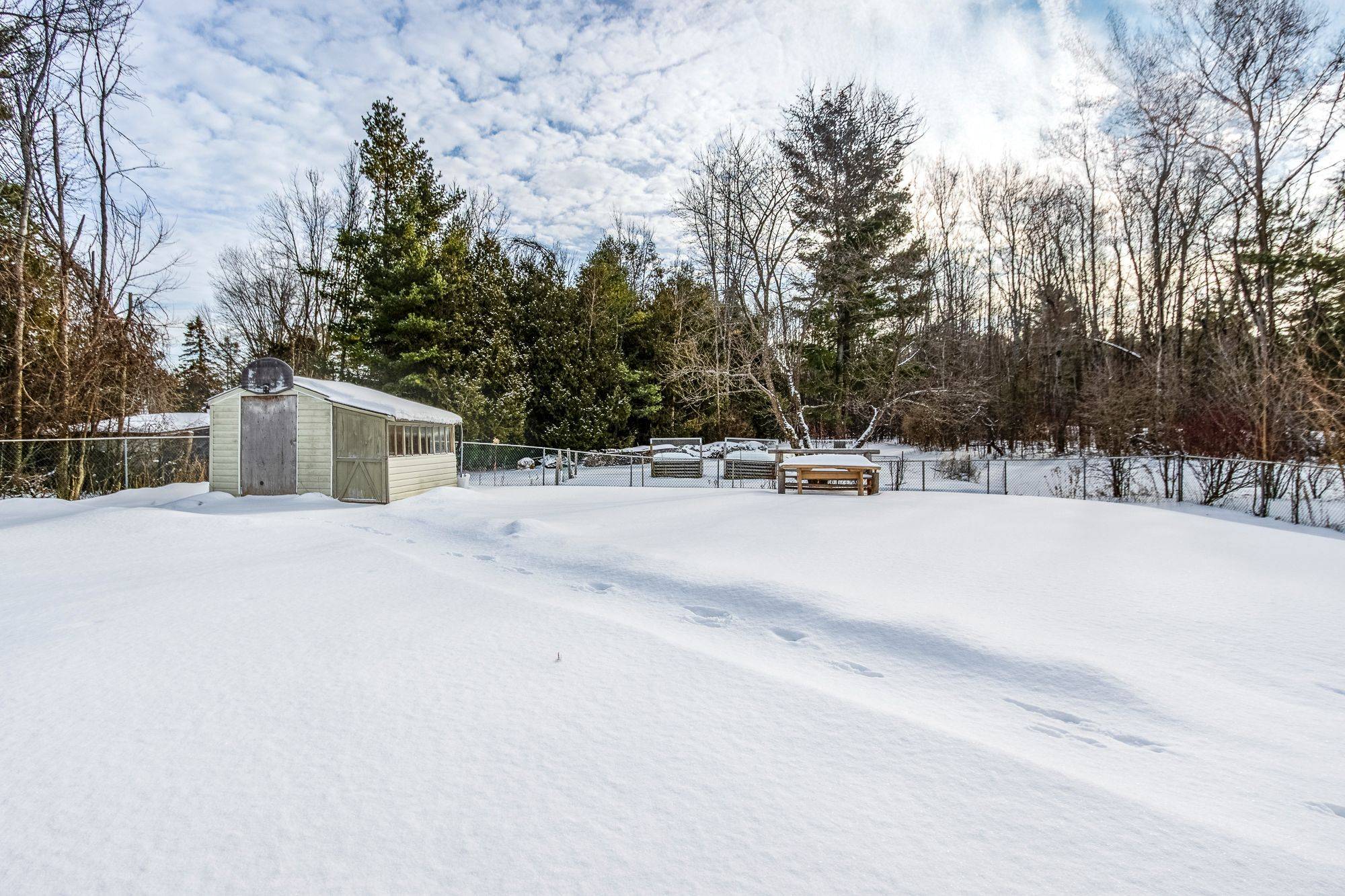 Tay, ON L0K 2A0,9 Davis DR