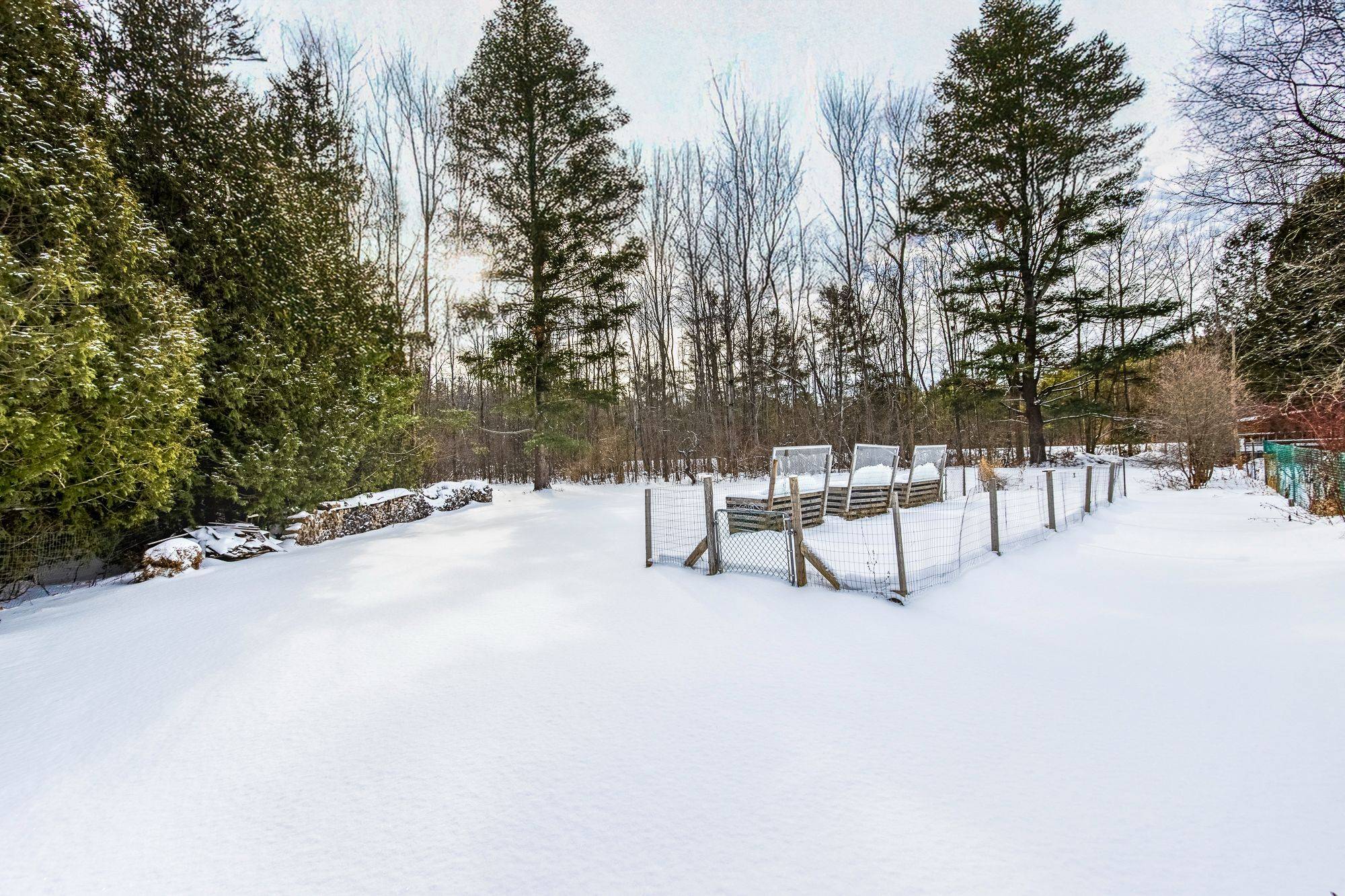 Tay, ON L0K 2A0,9 Davis DR