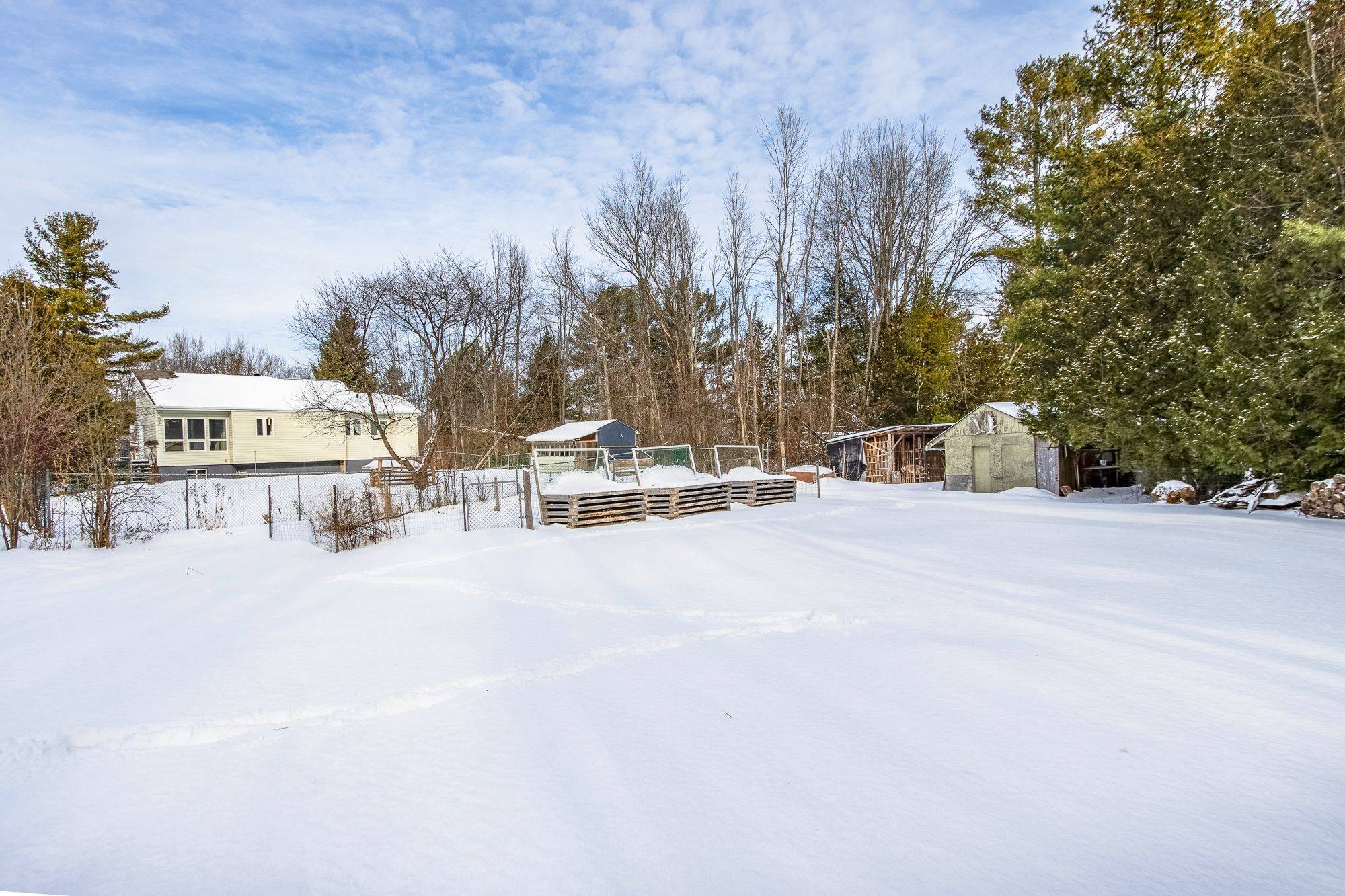 Tay, ON L0K 2A0,9 Davis DR