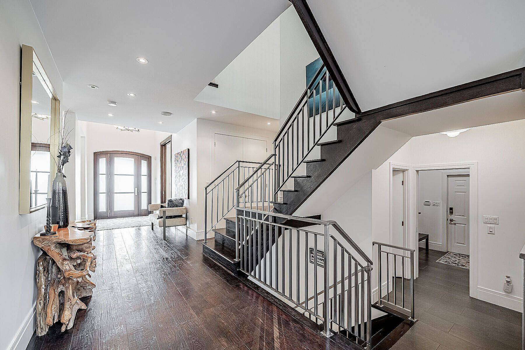 Toronto W07, ON M8Z 2Y7,44 Meadowcrest RD