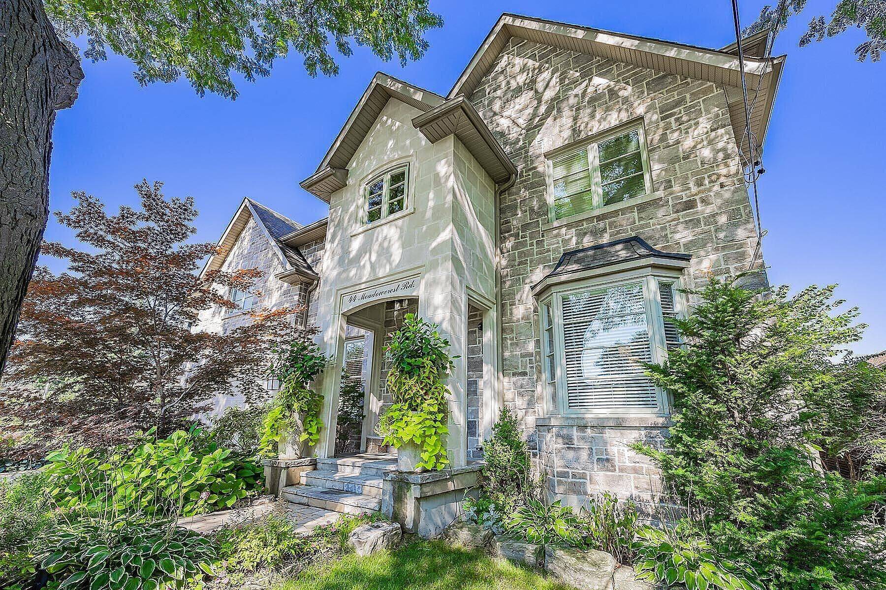 Toronto W07, ON M8Z 2Y7,44 Meadowcrest RD