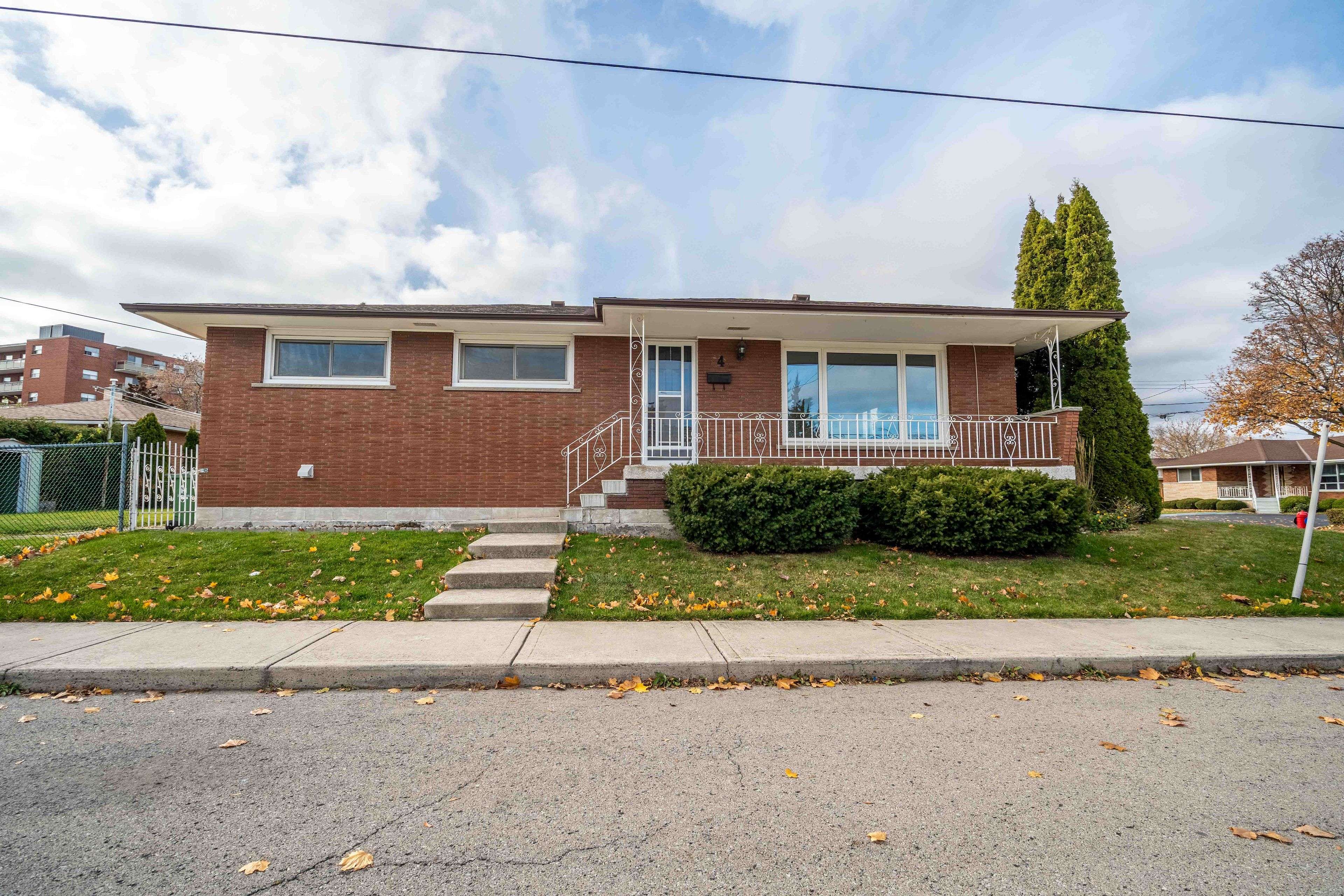 Hamilton, ON L8K 4C8,4 Starlight CT #Lower