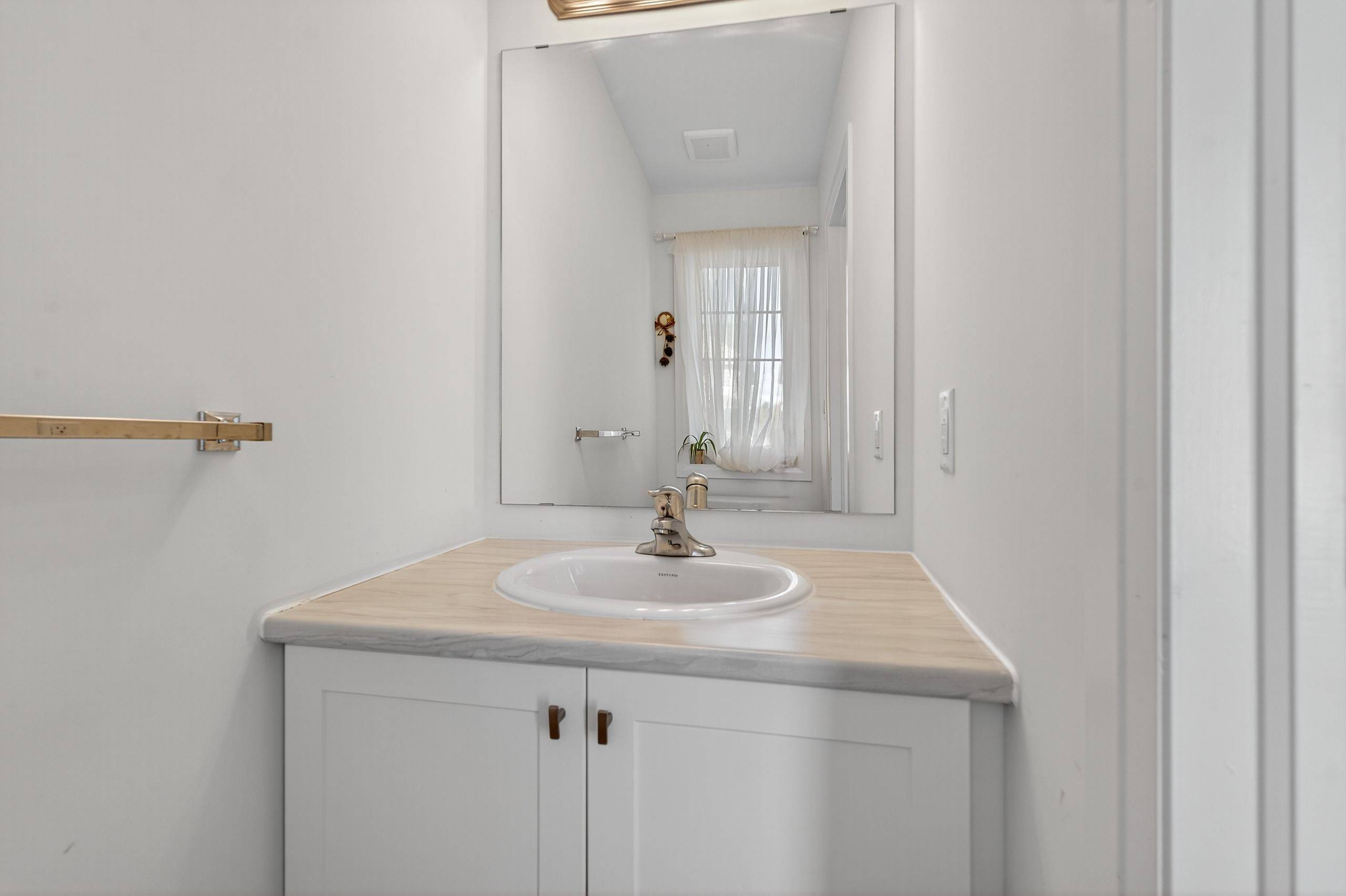 Loyalist, ON K0H 1G0,73 OAKMONT DR