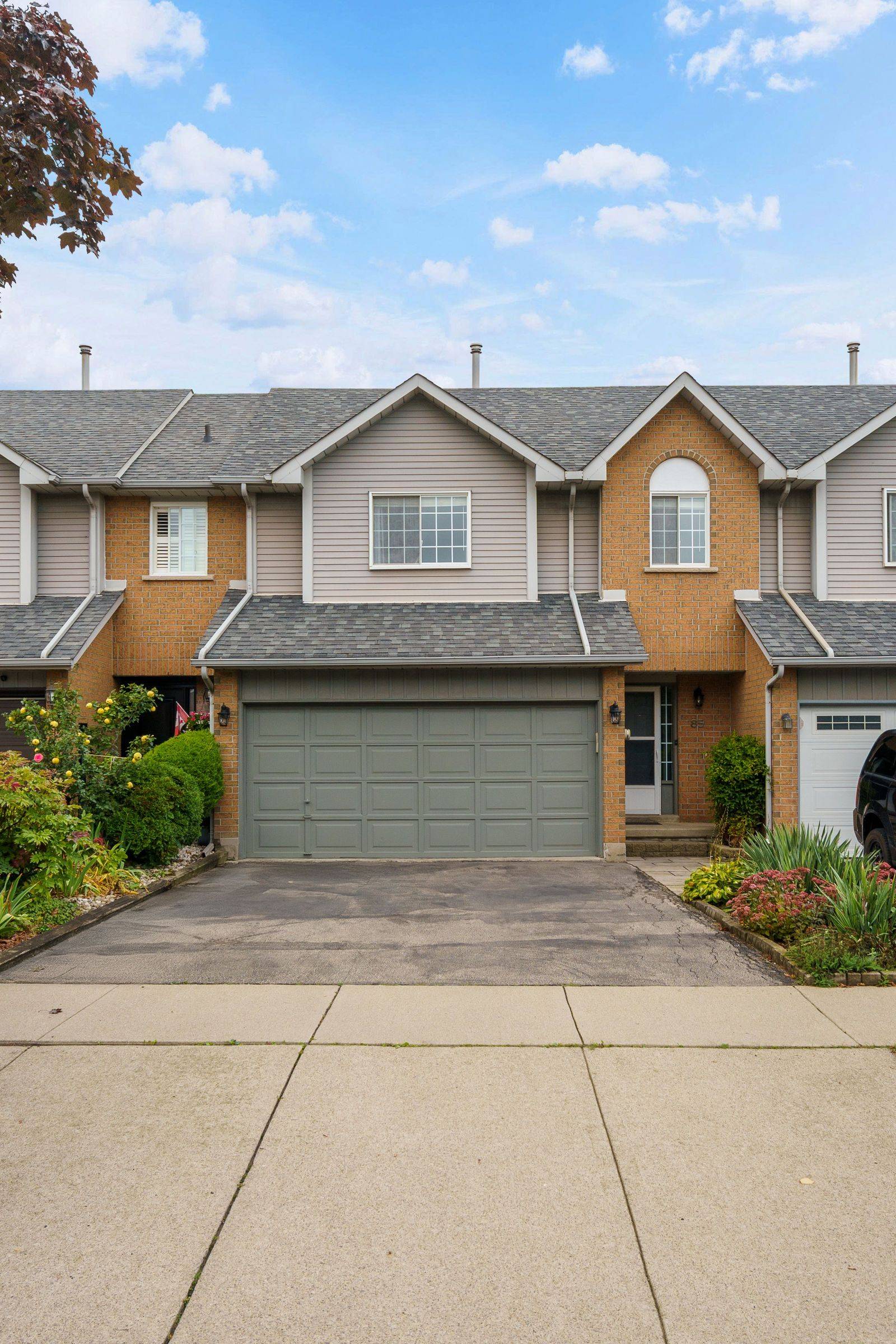 Hamilton, ON L8E 5R8,85 Chelsea CRES #1809