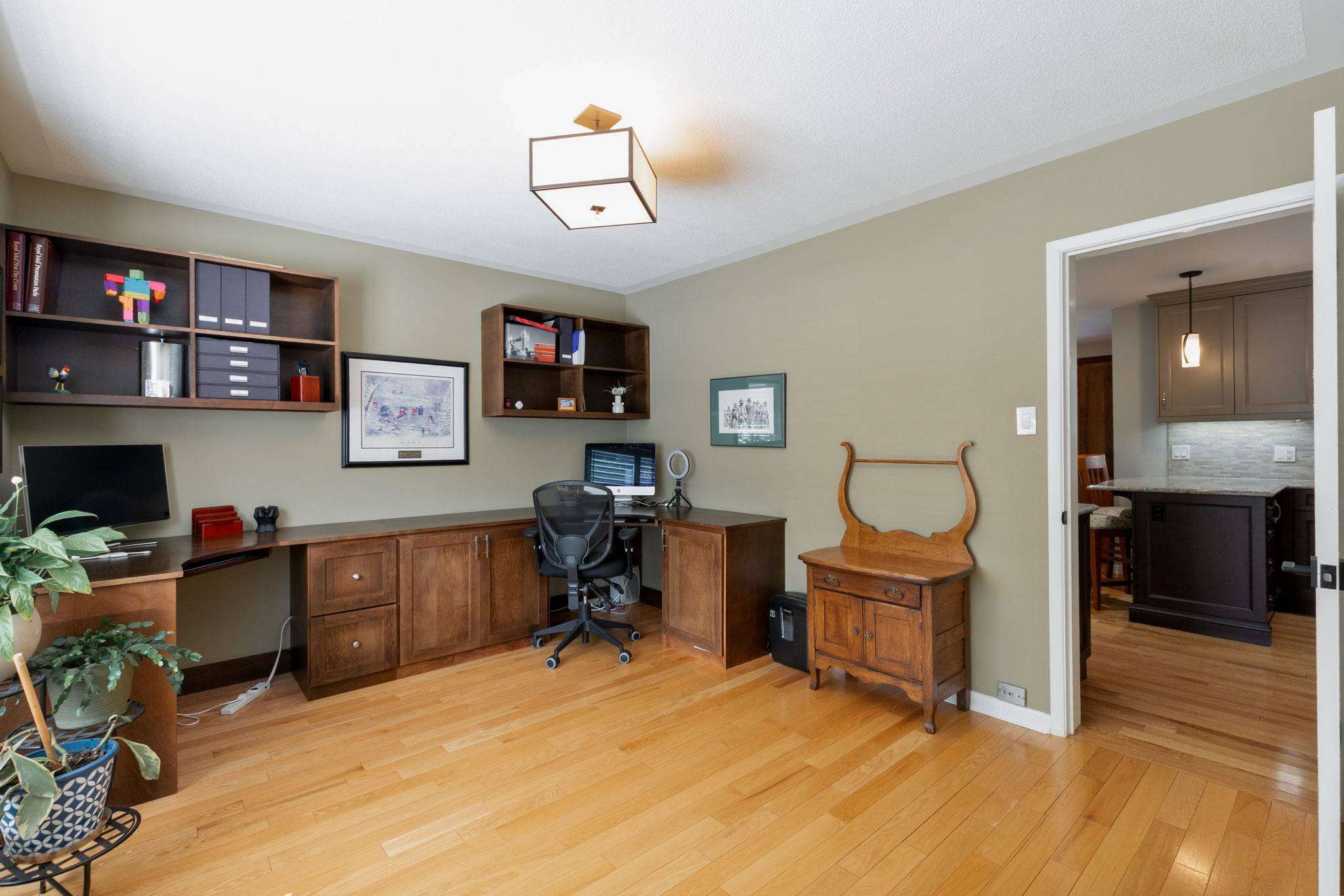 London North, ON N6G 2P1,47 SHAVIAN BLVD