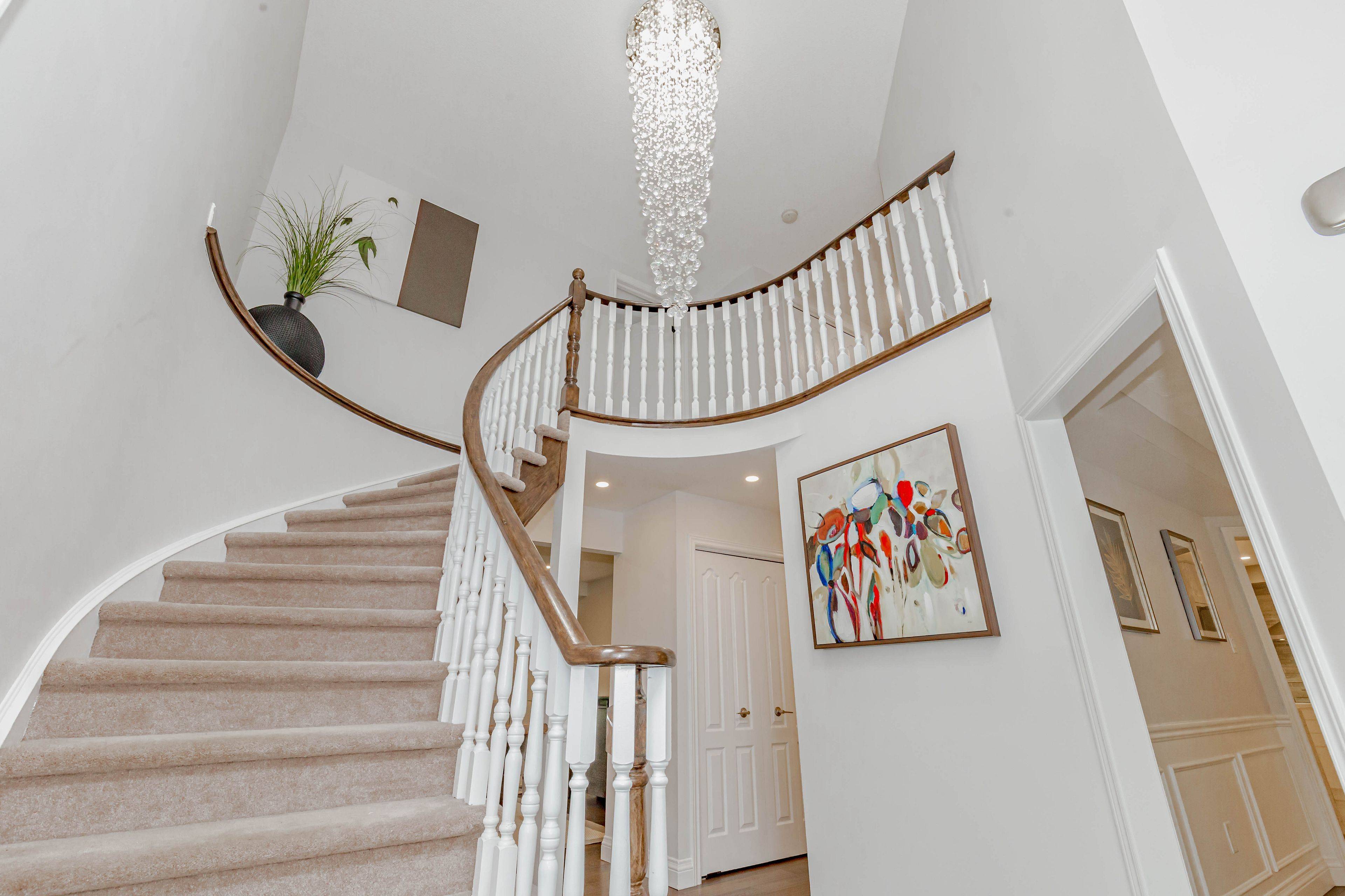 Hamilton, ON L8B 0K9,33 Strathroy CRES