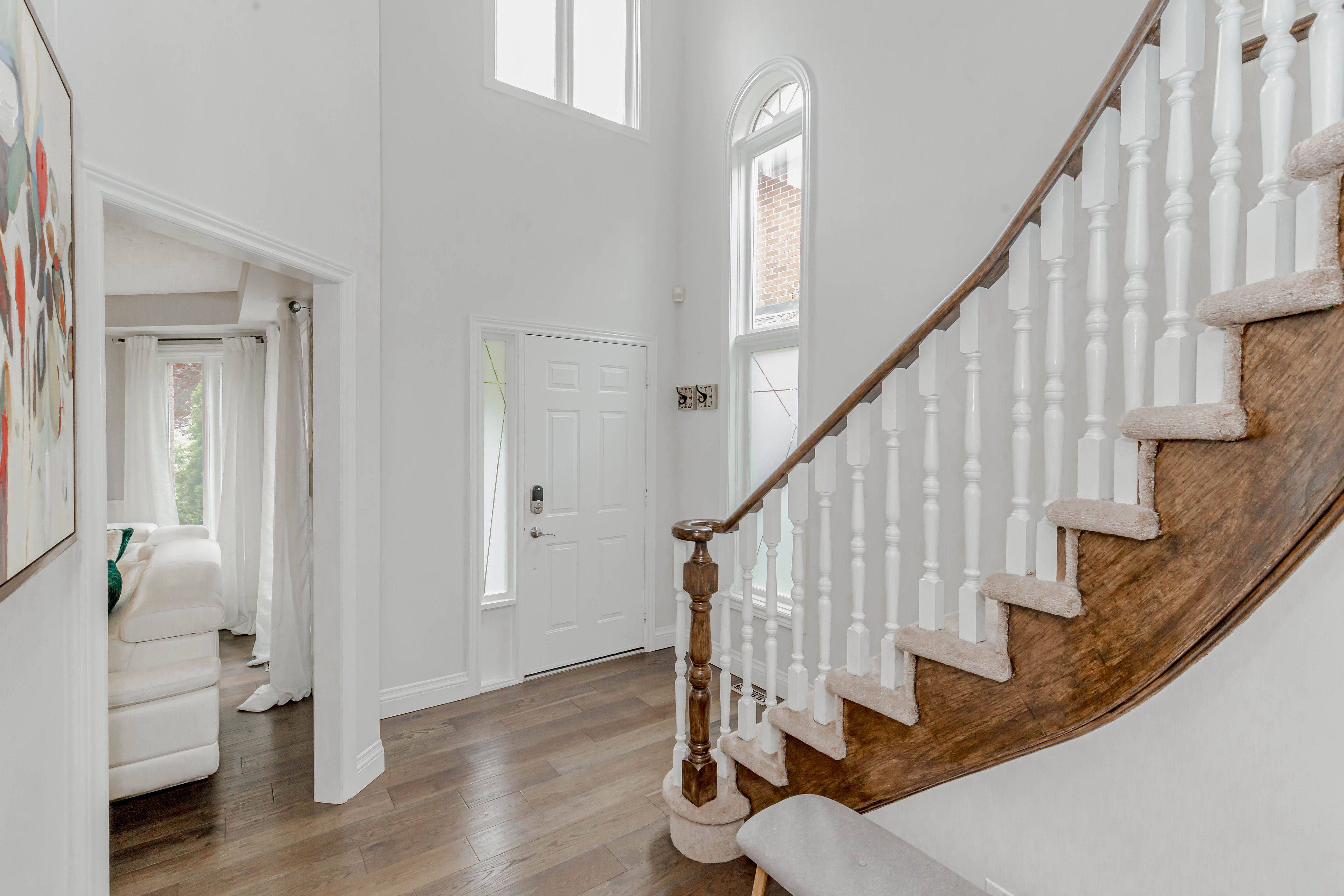 Hamilton, ON L8B 0K9,33 Strathroy CRES