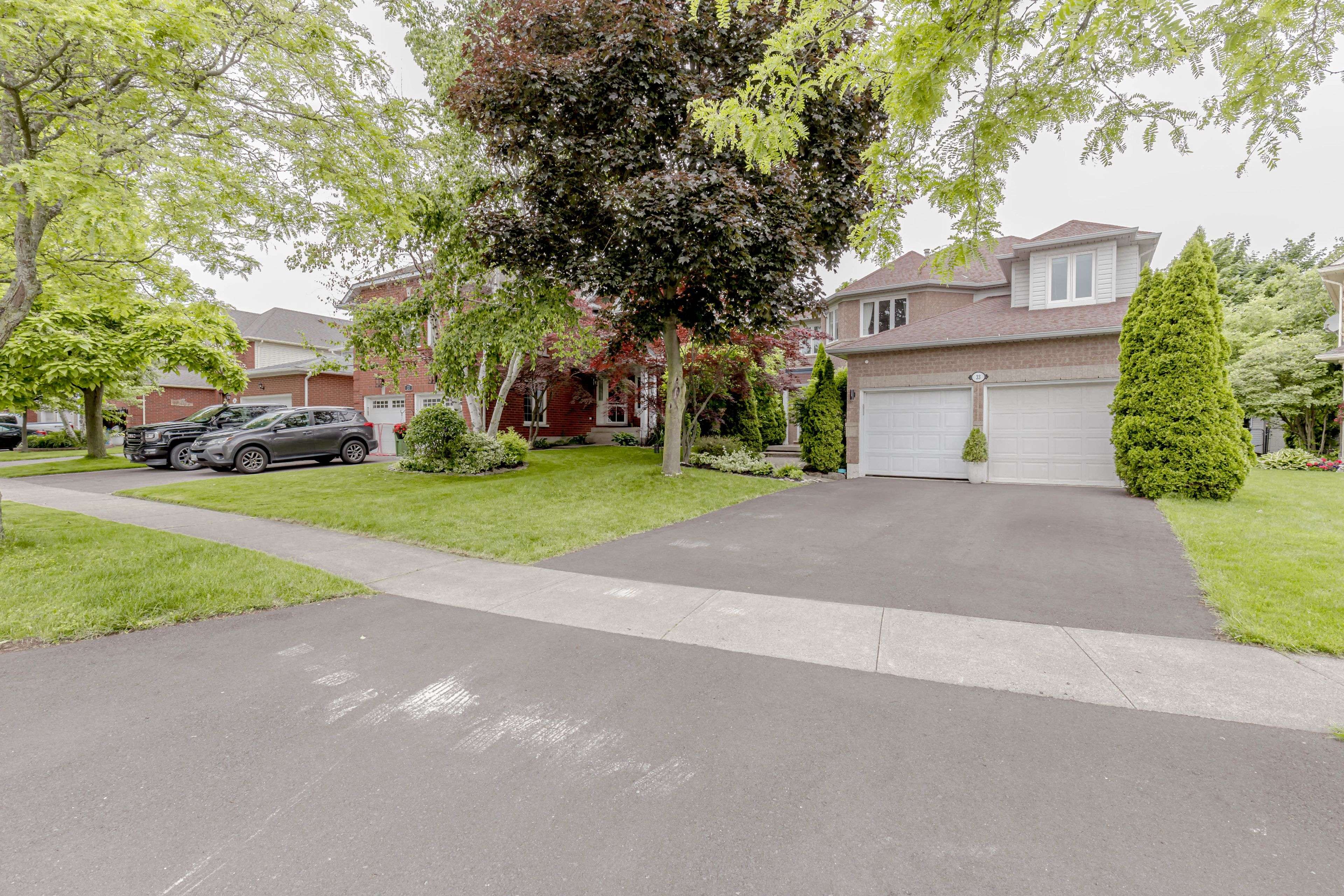 Hamilton, ON L8B 0K9,33 Strathroy CRES