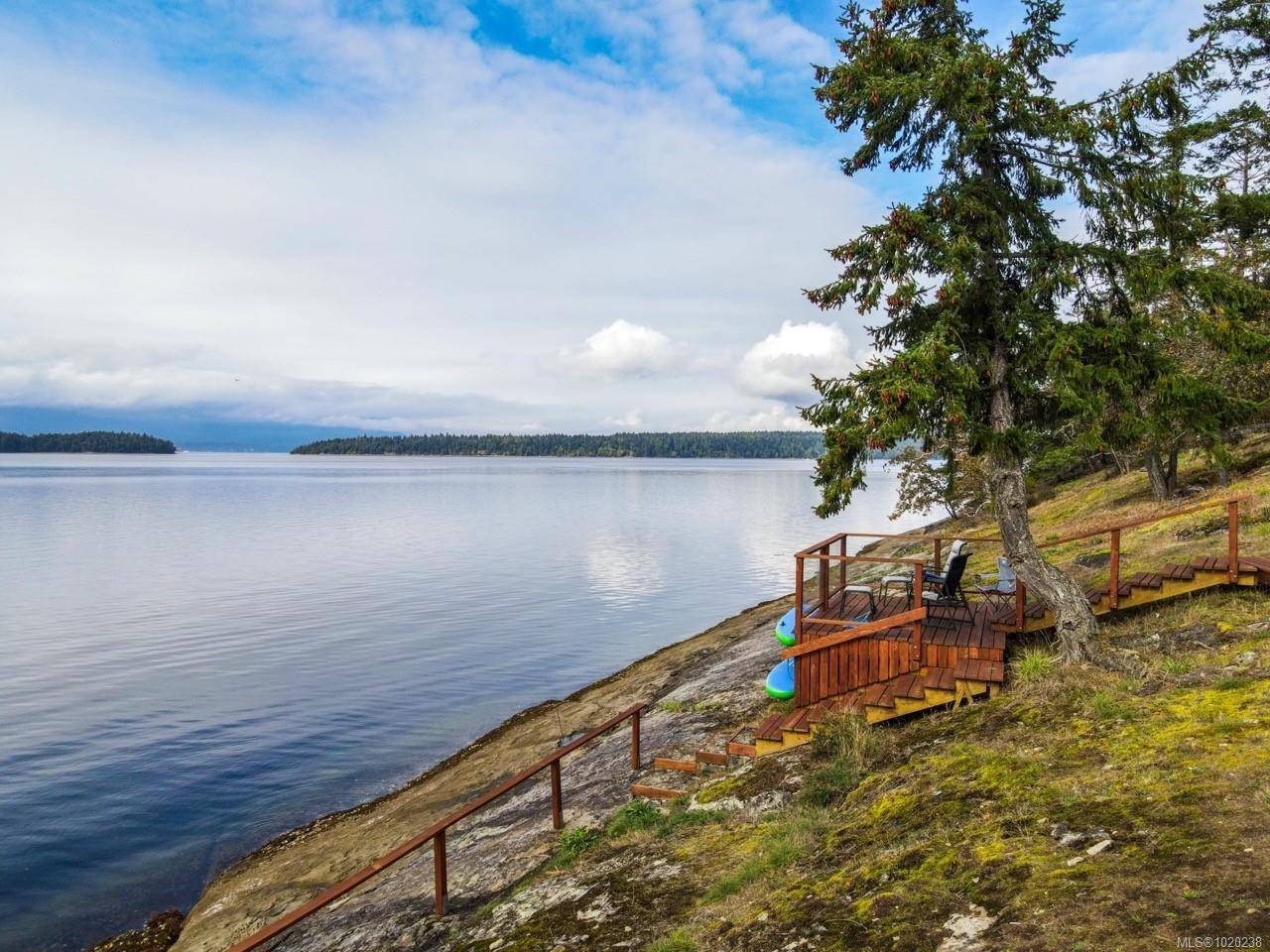 Salt Spring, BC V8K 1A4,214 Dogwood Lane