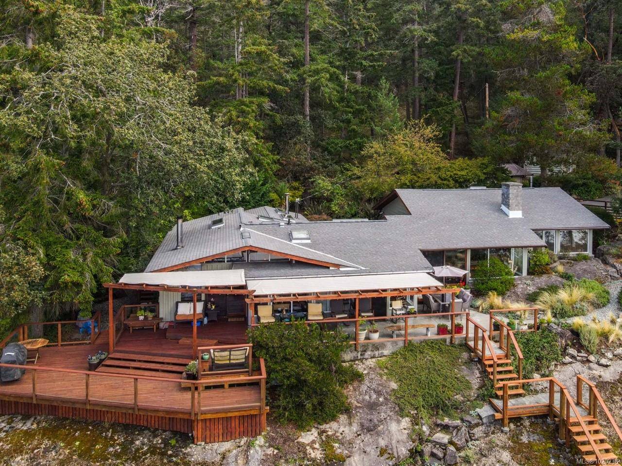 Salt Spring, BC V8K 1A4,214 Dogwood Lane