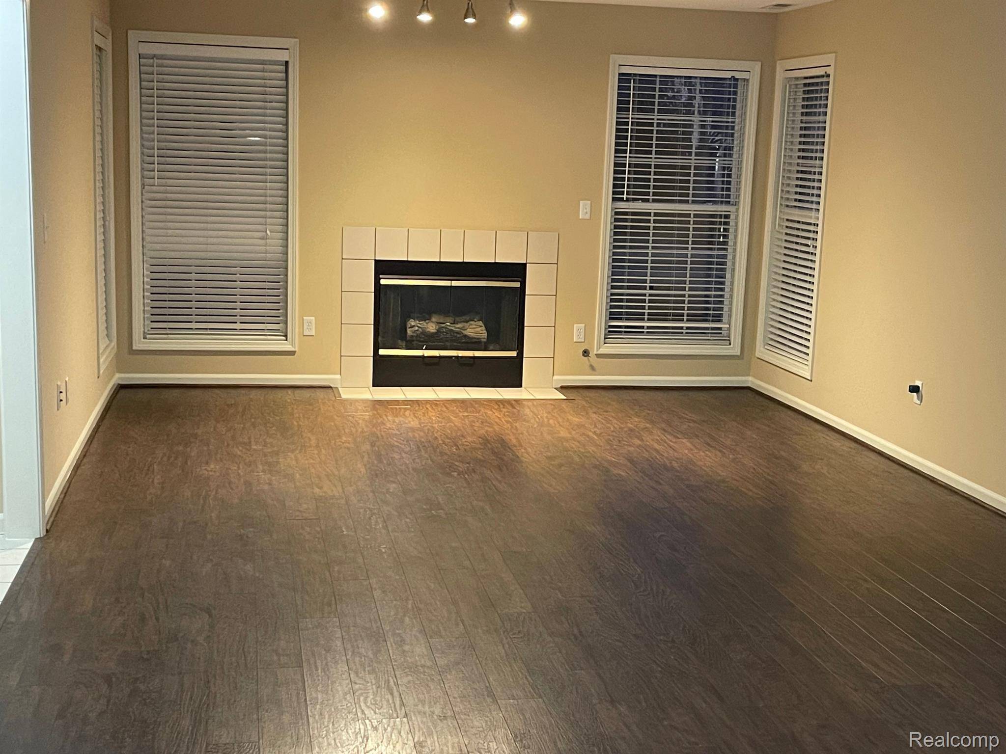 Novi, MI 48377,28465 CARLTON WAY DR