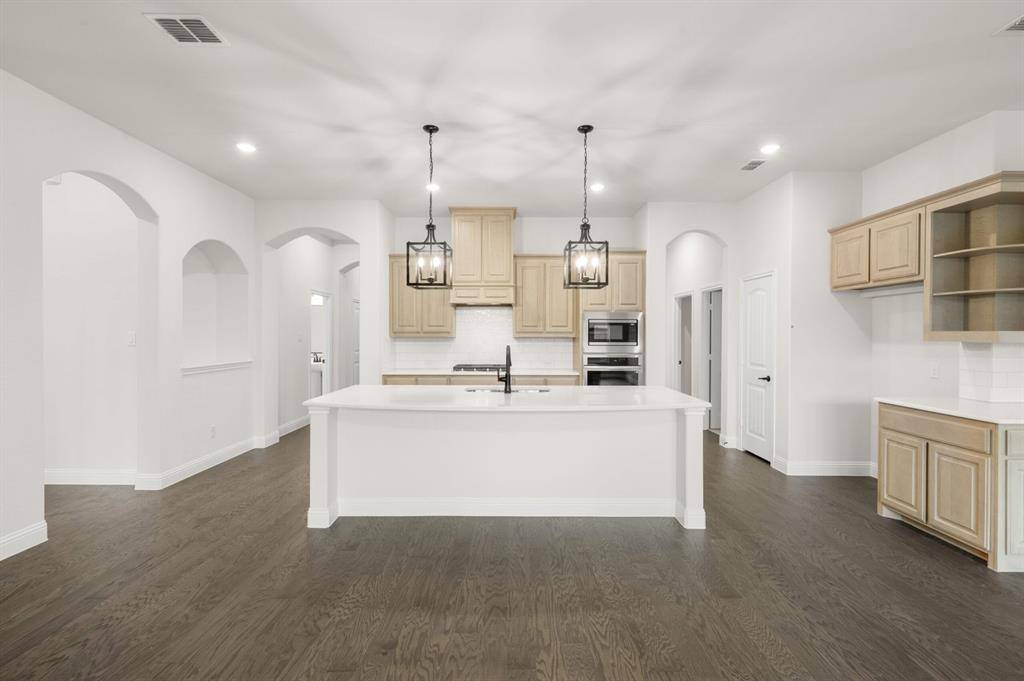 Joshua, TX 76058,7736 Barley Field Street