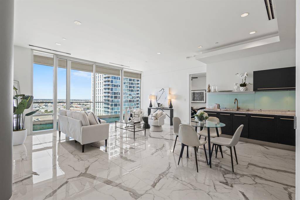 Dallas, TX 75219,2408 Victory Park Lane #1140