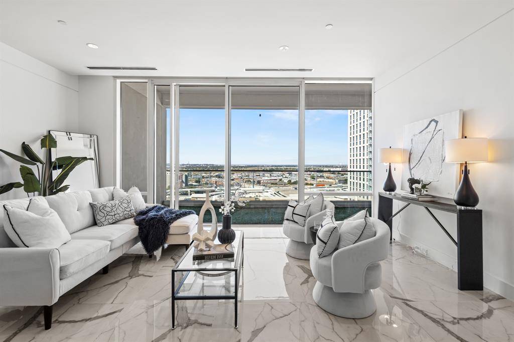 Dallas, TX 75219,2408 Victory Park Lane #1140