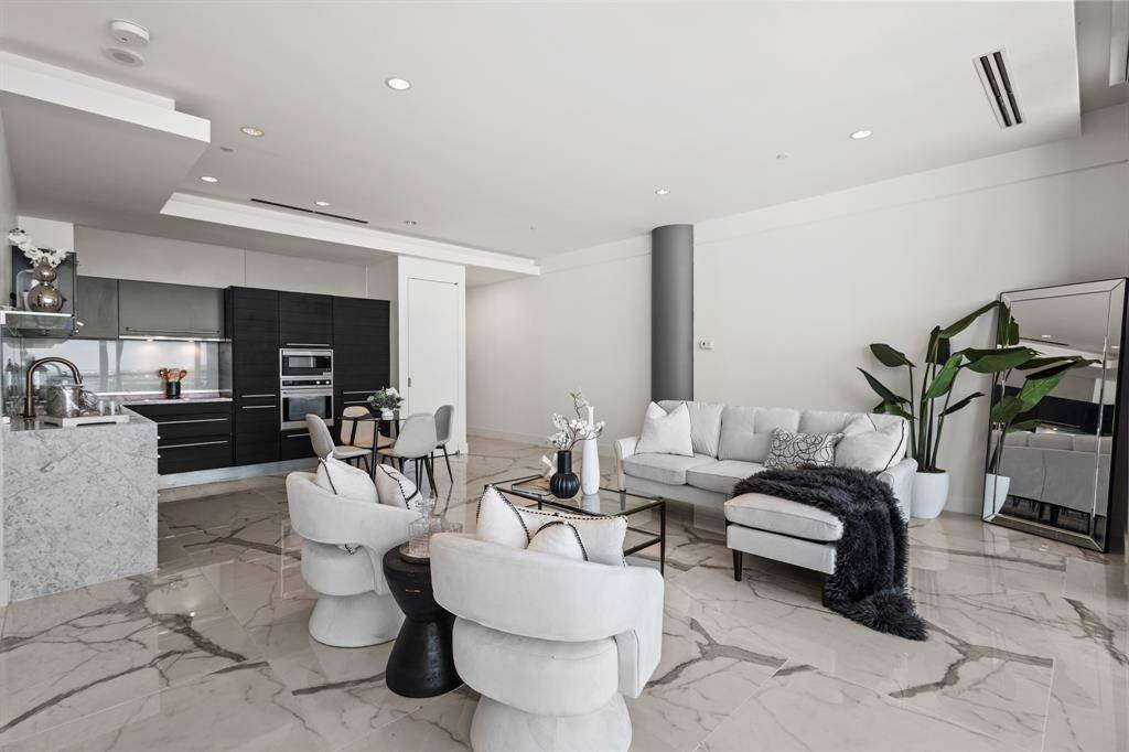 Dallas, TX 75219,2408 Victory Park Lane #1140