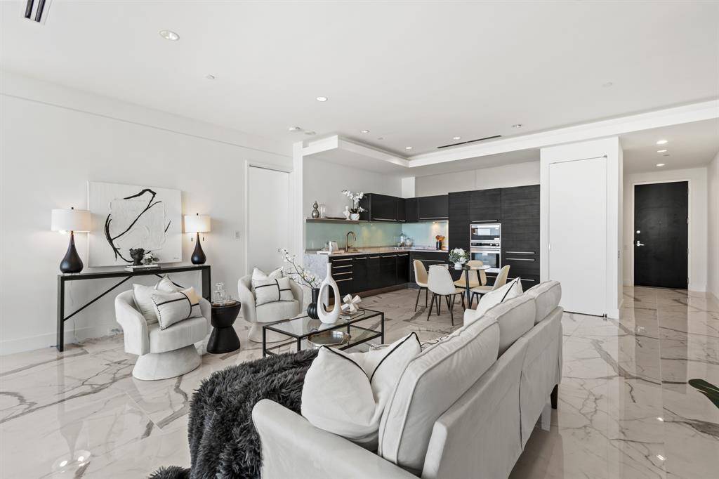 Dallas, TX 75219,2408 Victory Park Lane #1140