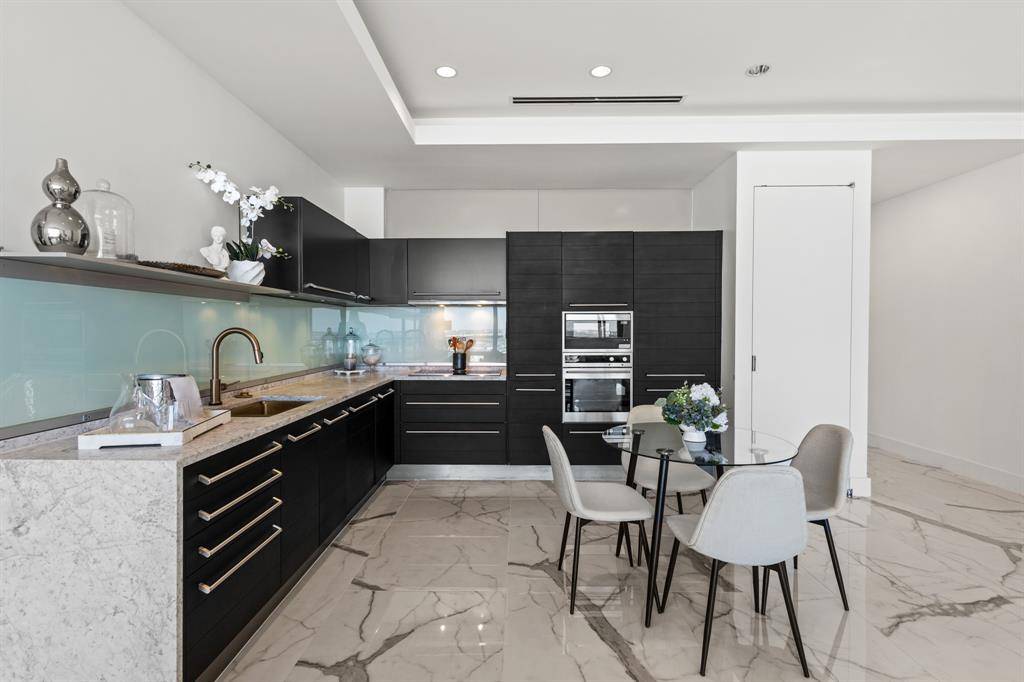 Dallas, TX 75219,2408 Victory Park Lane #1140