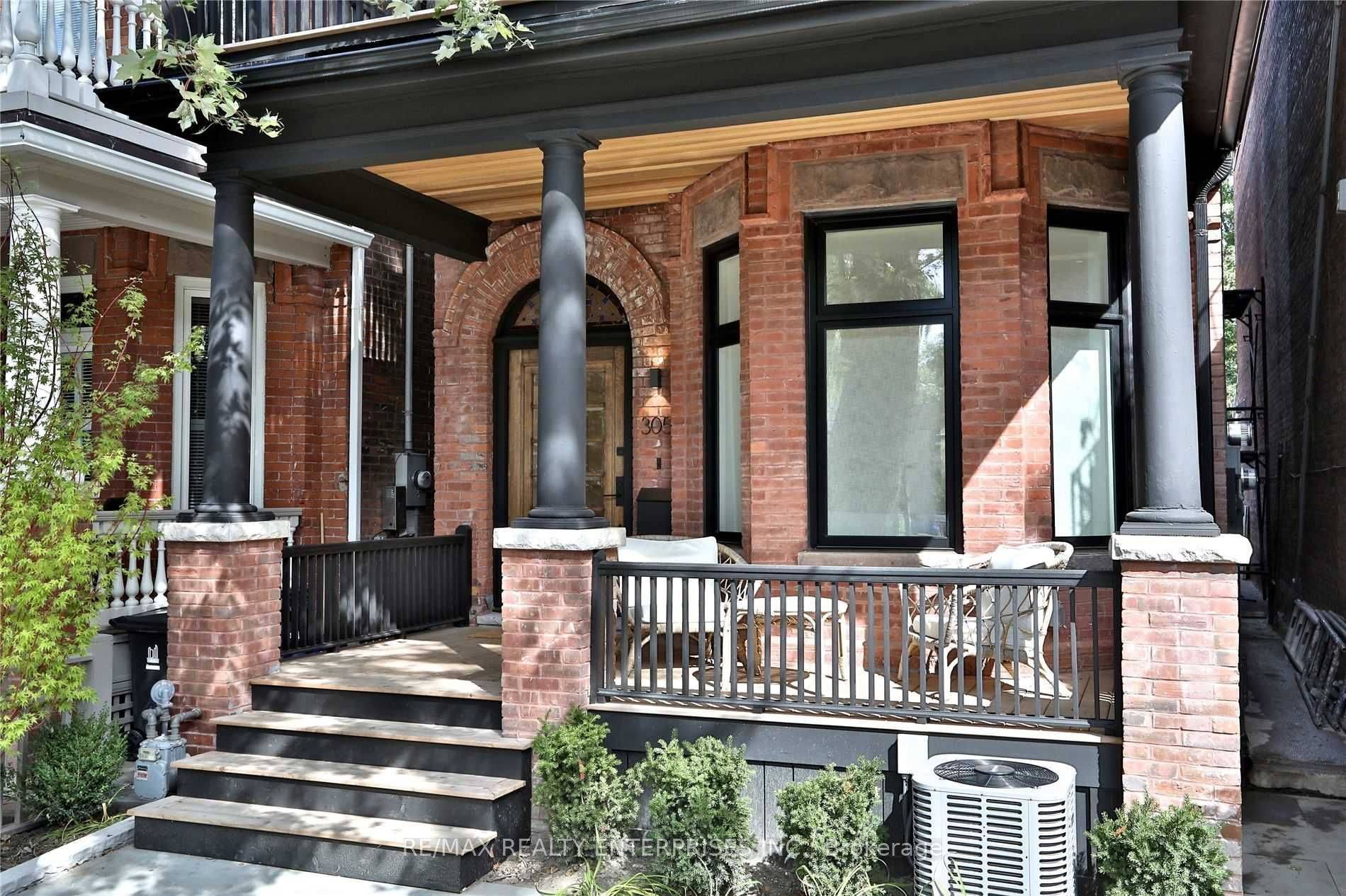 Toronto C01, ON M6J 2V7,305 Crawford ST