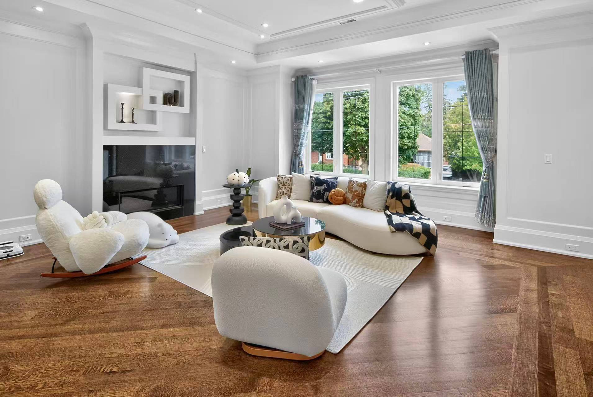 Toronto C14, ON M2M 2P9,26 Madawaska AVE