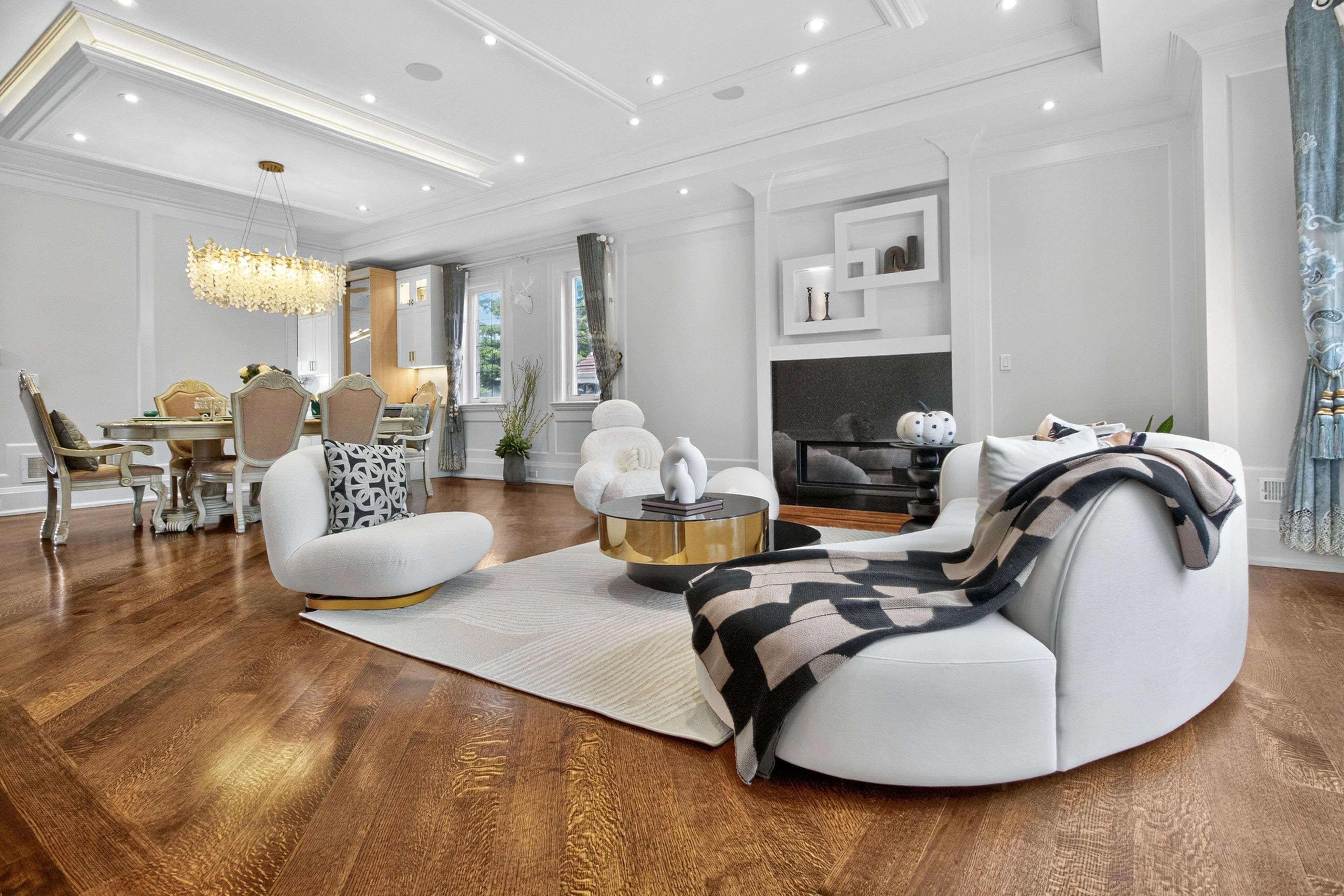 Toronto C14, ON M2M 2P9,26 Madawaska AVE