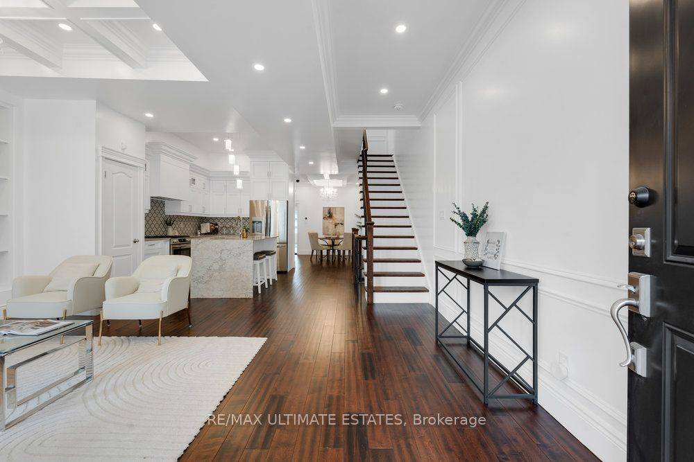 Toronto C01, ON M5T 2S3,290 Bathurst ST