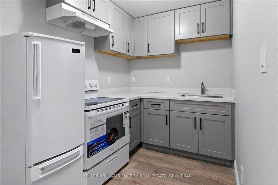 Oshawa, ON L1G 4S7,142 Simcoe ST N #B