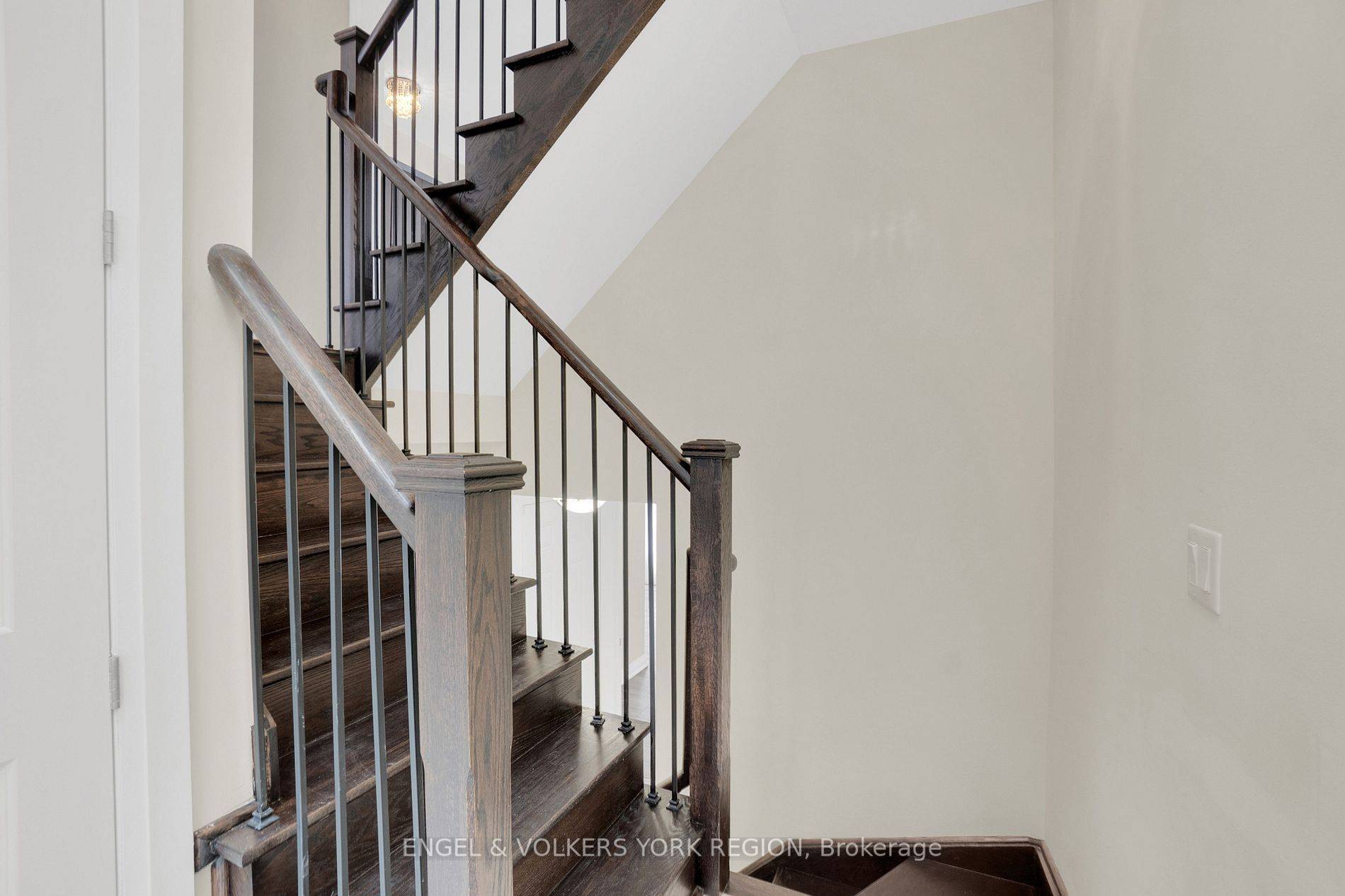 Richmond Hill, ON L4C 1C2,29 Nardini LN N