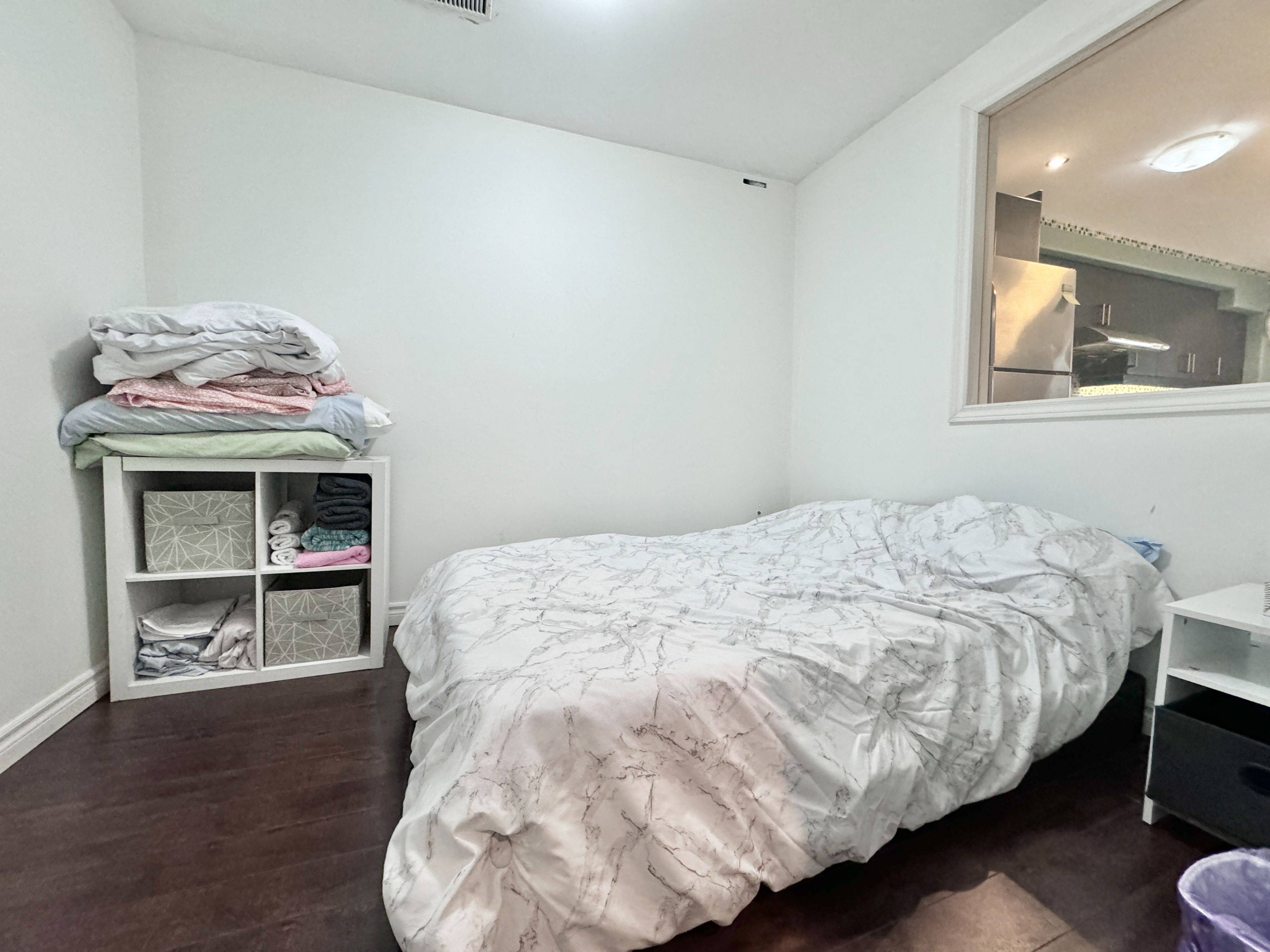 Aurora, ON L4G 7W8,28 Spring Farm RD #BSMT