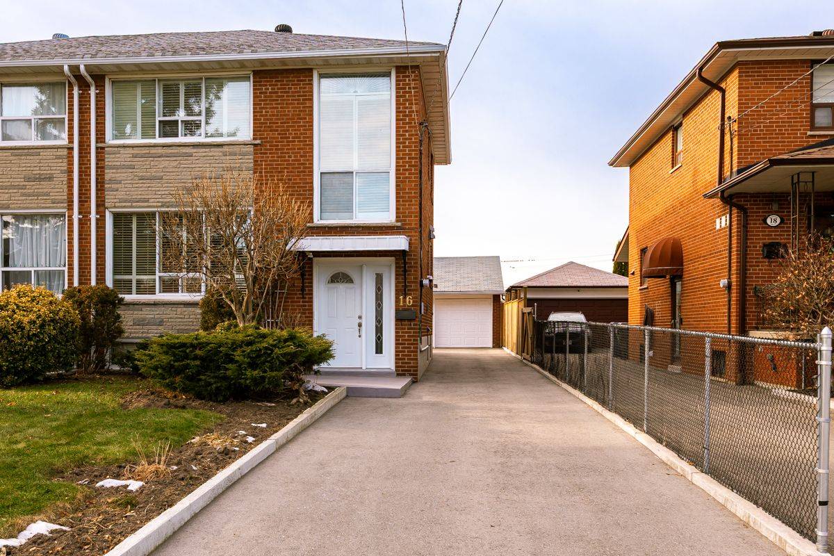 Toronto W04, ON M6M 4X5,16 Martini DR