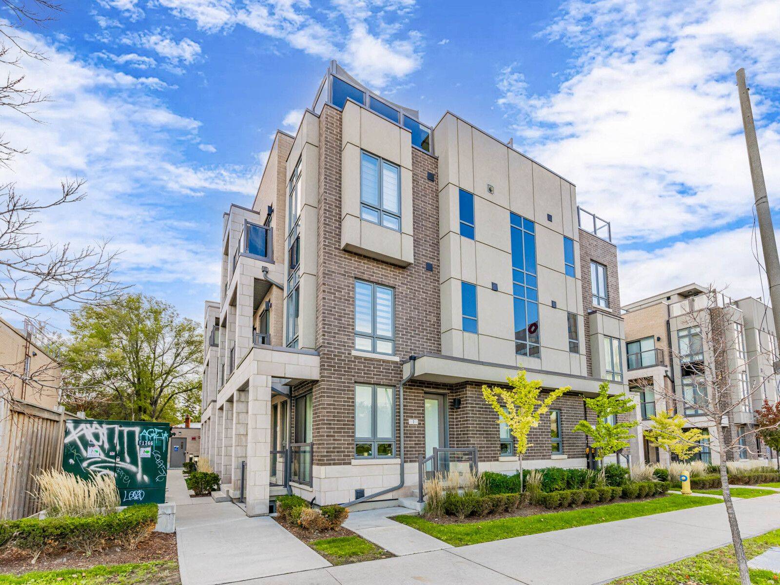 Toronto W04, ON M6A 1B4,713 Lawrence AVE W #5