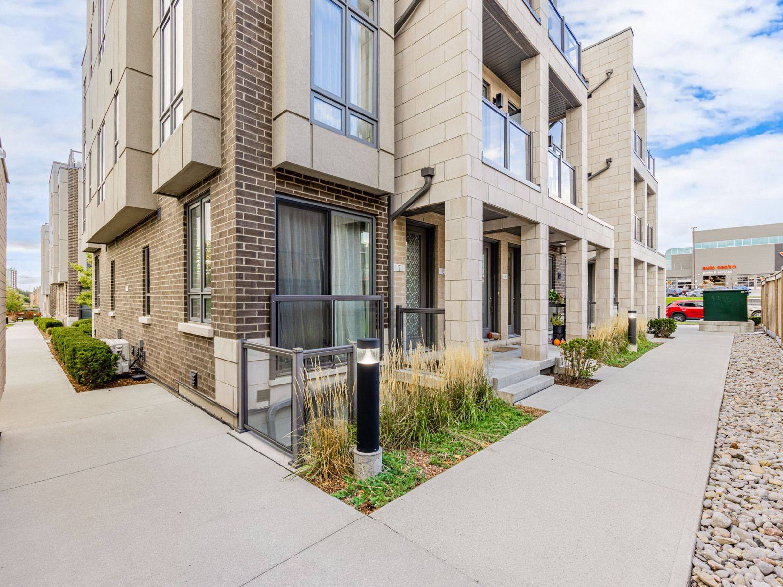 Toronto W04, ON M6A 1B4,713 Lawrence AVE W #5