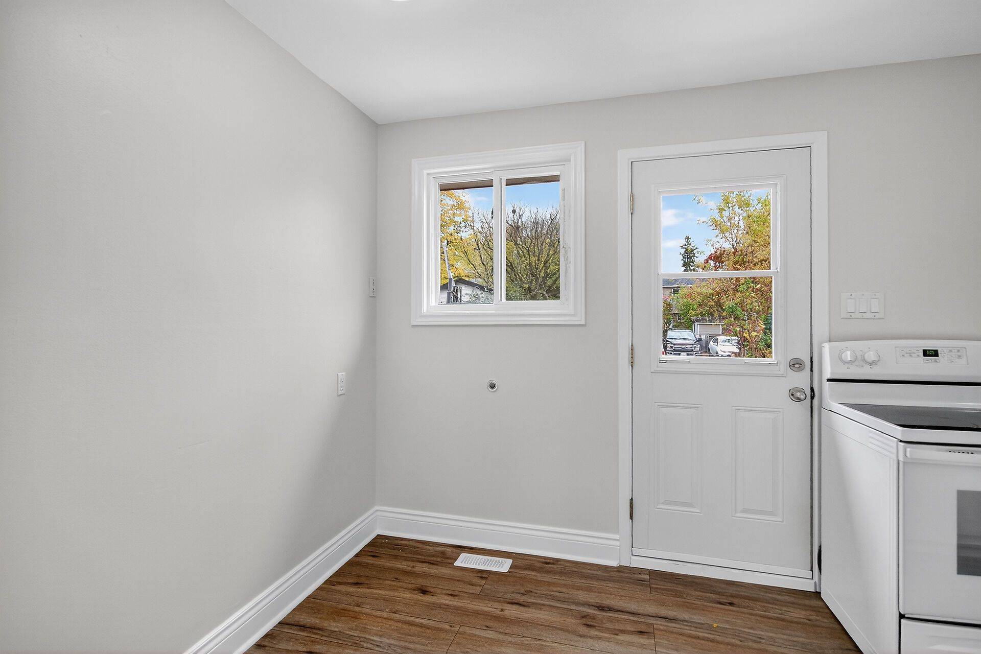 Mooneys Bay - Carleton Heights And Area, ON K2C 0K3,928 Meadowlands DR